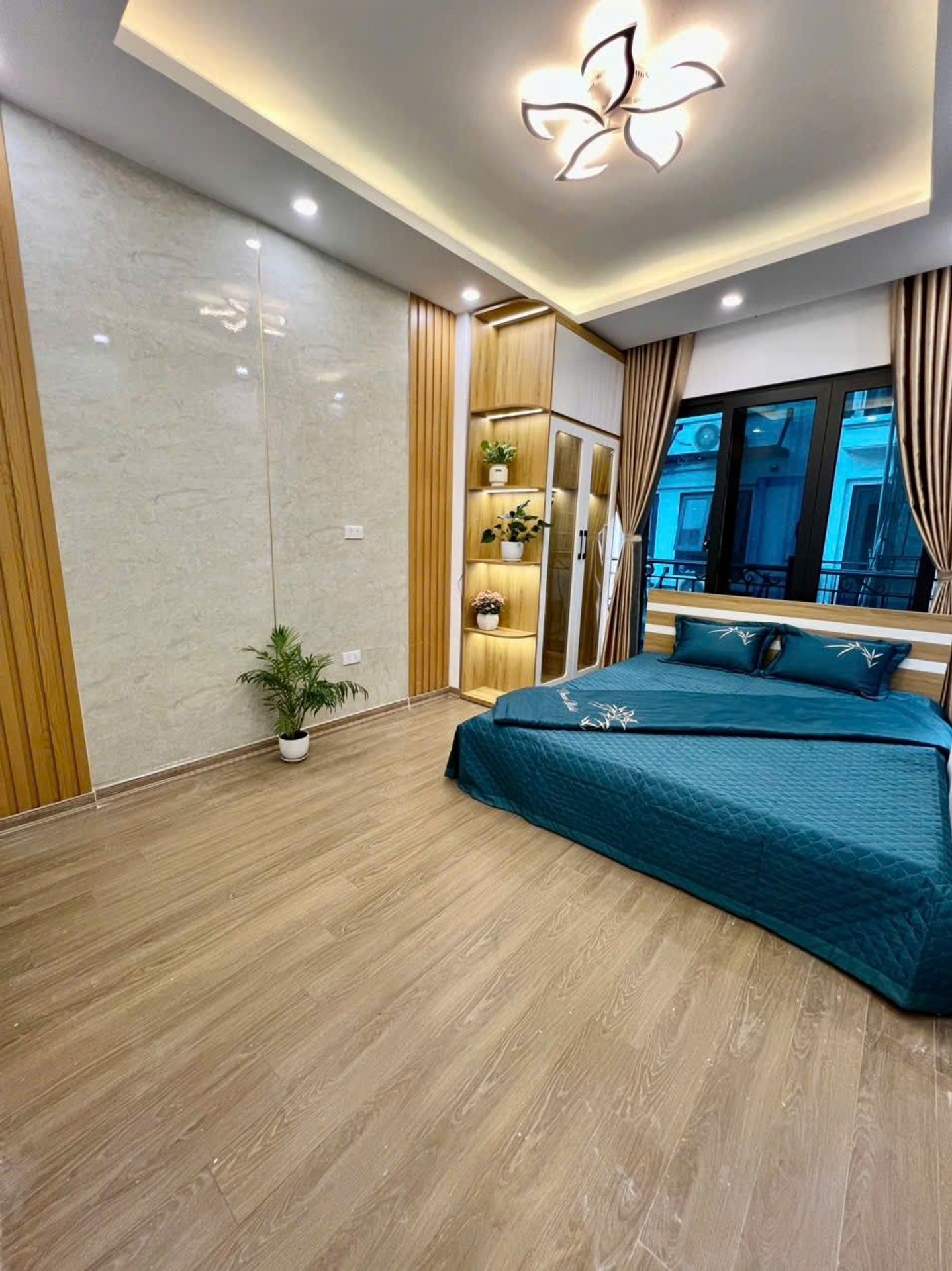 Bán nhà Thanh Nhàn - diện tích 13m2 5 tầng - Ô TÔ QUA NHÀ - giá 5,98 tỷ