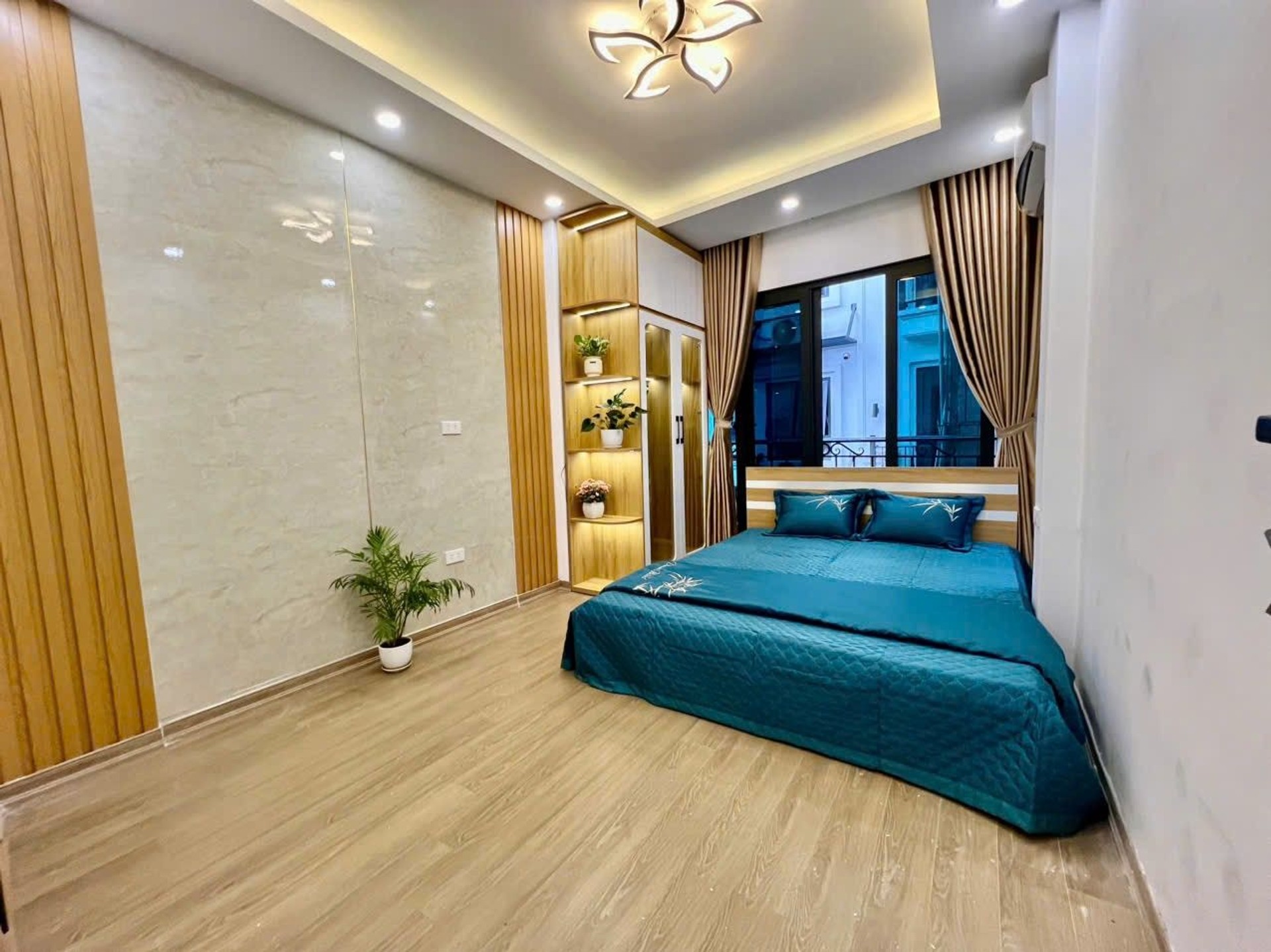 Bán nhà Thanh Nhàn - diện tích 13m2 5 tầng - Ô TÔ QUA NHÀ - giá 5,98 tỷ