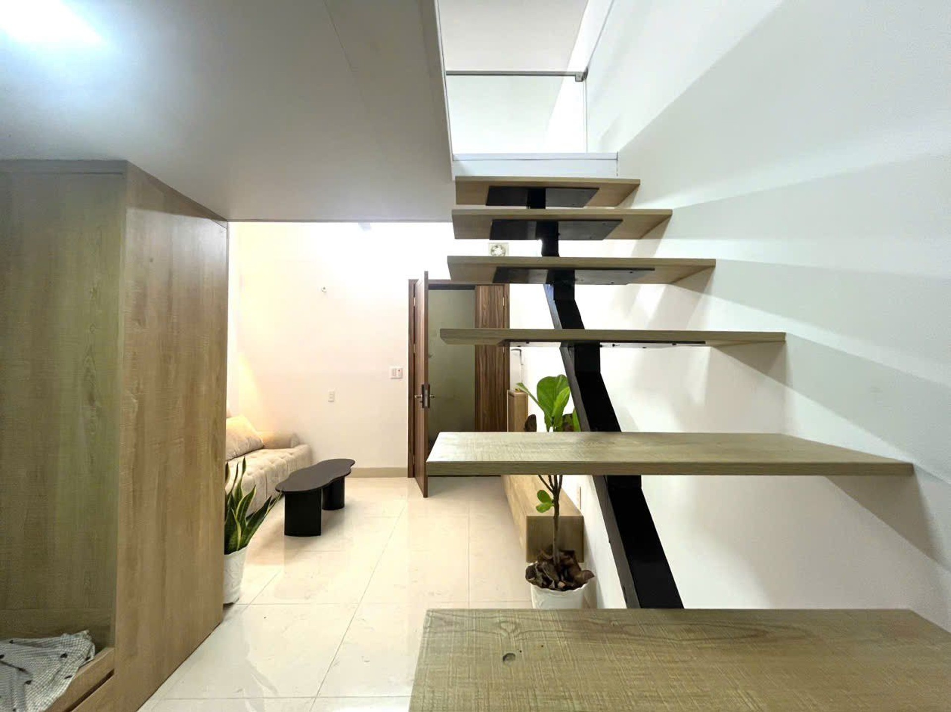 Bán nhà Trần Hưng Đạo - diện tích 55m2 2 tầng - Ô tô đỗ cửa - giá 3,19 tỷ