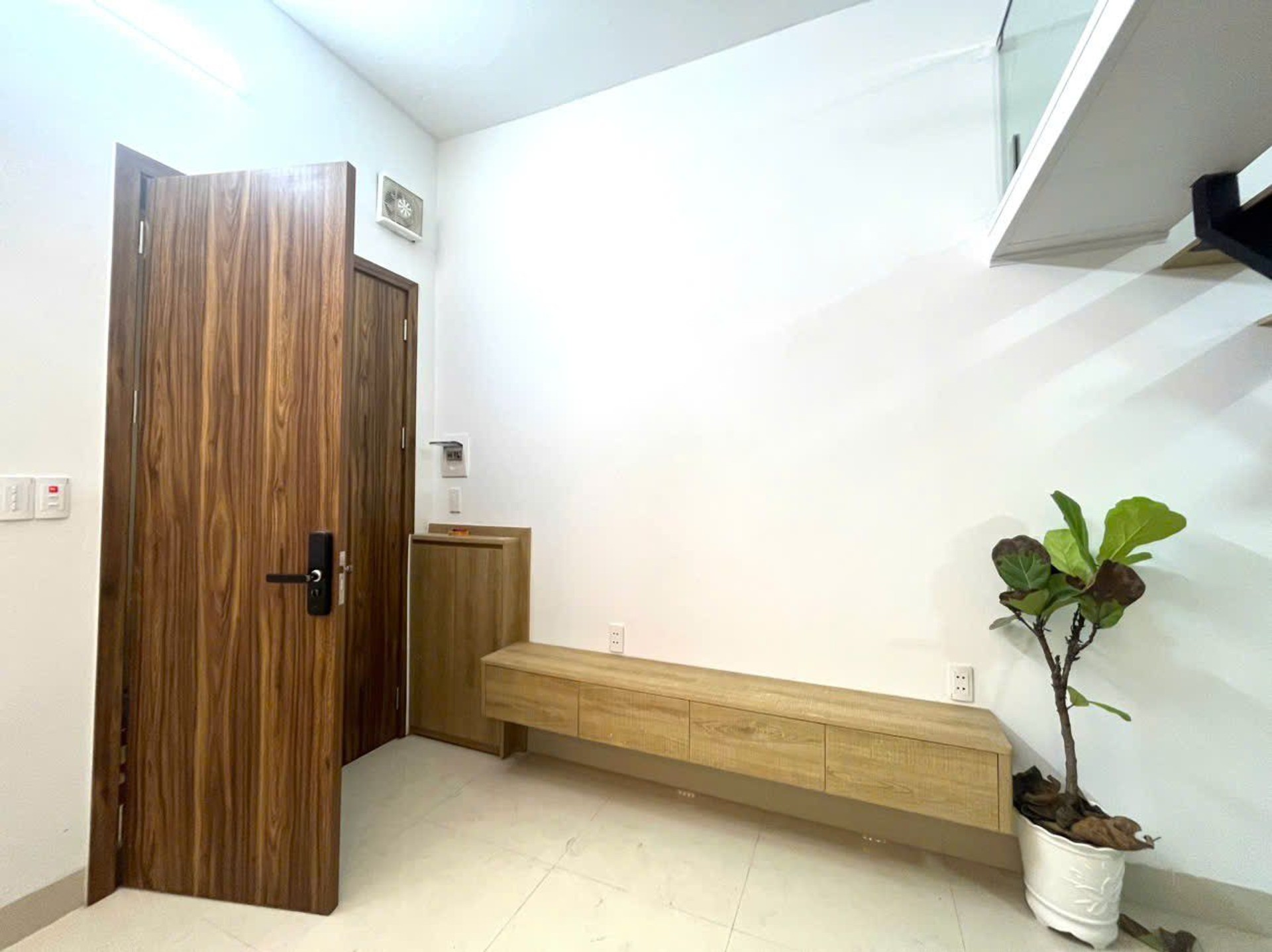 Bán nhà Trần Hưng Đạo - diện tích 55m2 2 tầng - Ô tô đỗ cửa - giá 3,19 tỷ