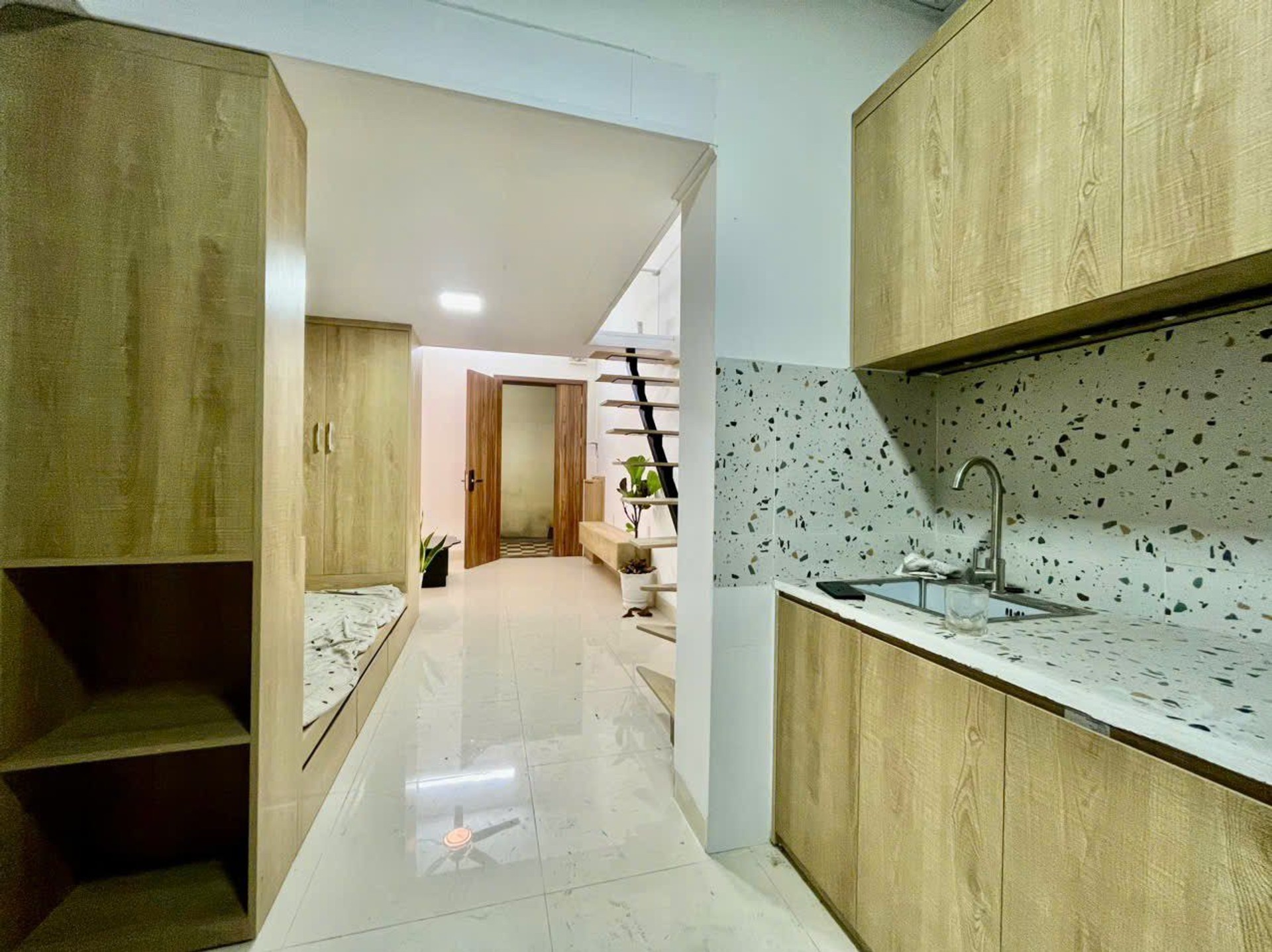 Bán nhà Trần Hưng Đạo - diện tích 55m2 2 tầng - Ô tô đỗ cửa - giá 3,19 tỷ