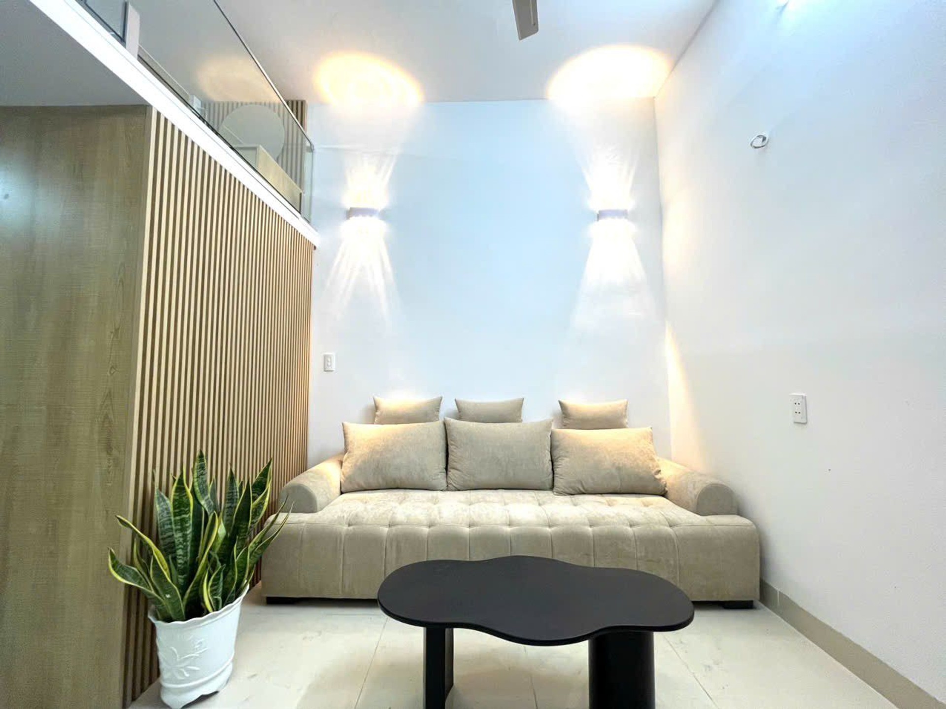 Bán nhà Trần Hưng Đạo - diện tích 55m2 2 tầng - Ô tô đỗ cửa - giá 3,19 tỷ