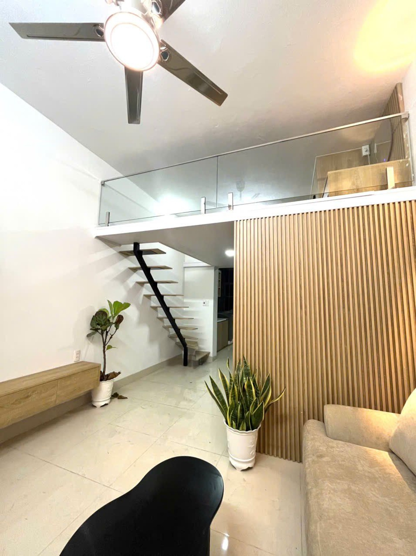 Bán nhà Trần Hưng Đạo - diện tích 55m2 2 tầng - Ô tô đỗ cửa - giá 3,19 tỷ
