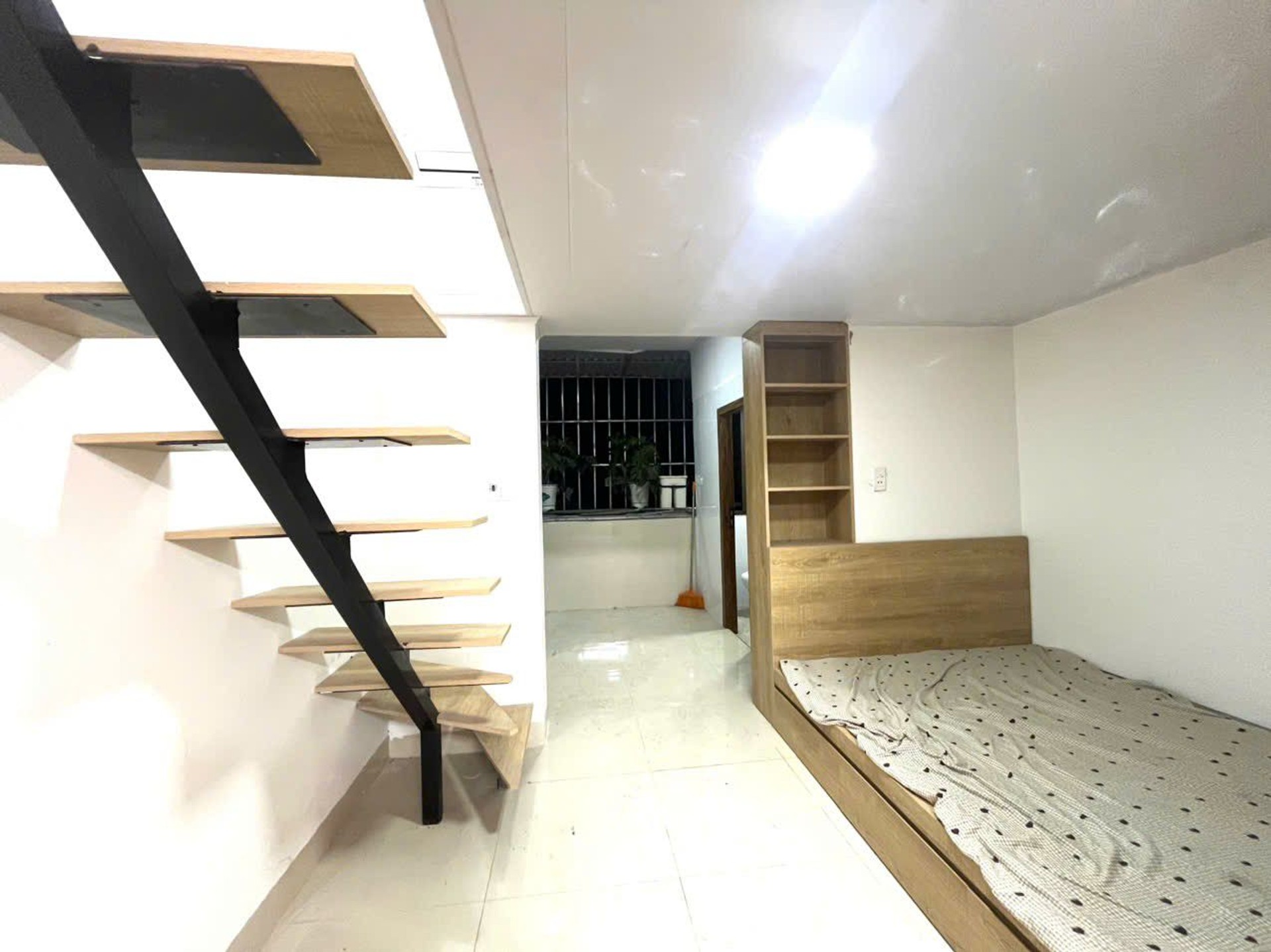 Bán nhà Trần Hưng Đạo - diện tích 55m2 2 tầng - Ô tô đỗ cửa - giá 3,19 tỷ
