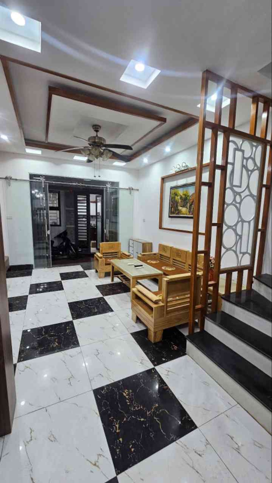 Bán nhà Lĩnh Nam - diện tích 35m2 4 tầng - ô tô tránh - giá 6,69 tỷ