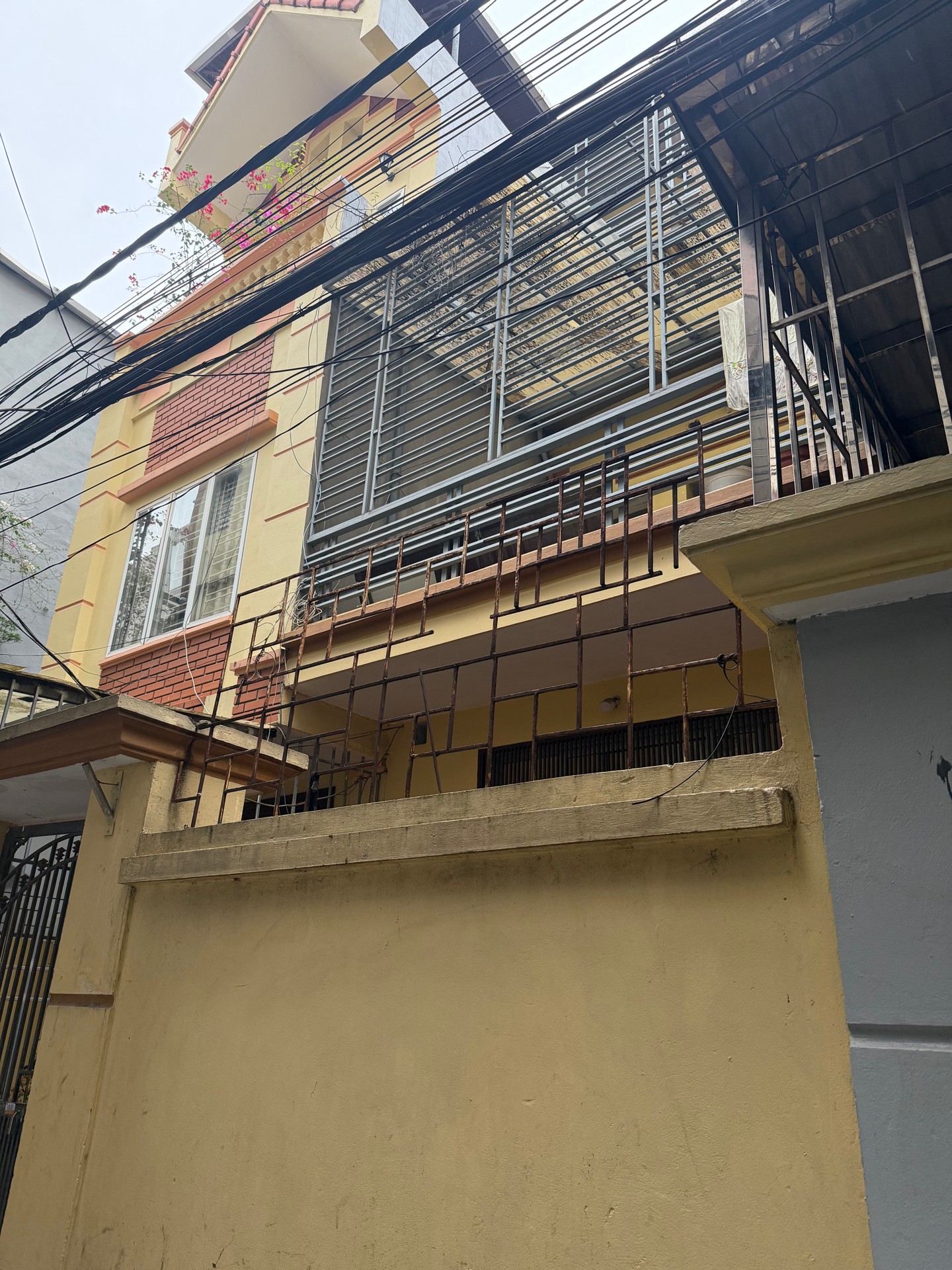 Bán nhà Hoàng Mai - diện tích 84m2 3 tầng - Ngõ đẹp, nhà xác định bán đất tặng nhà - giá 17 tỷ