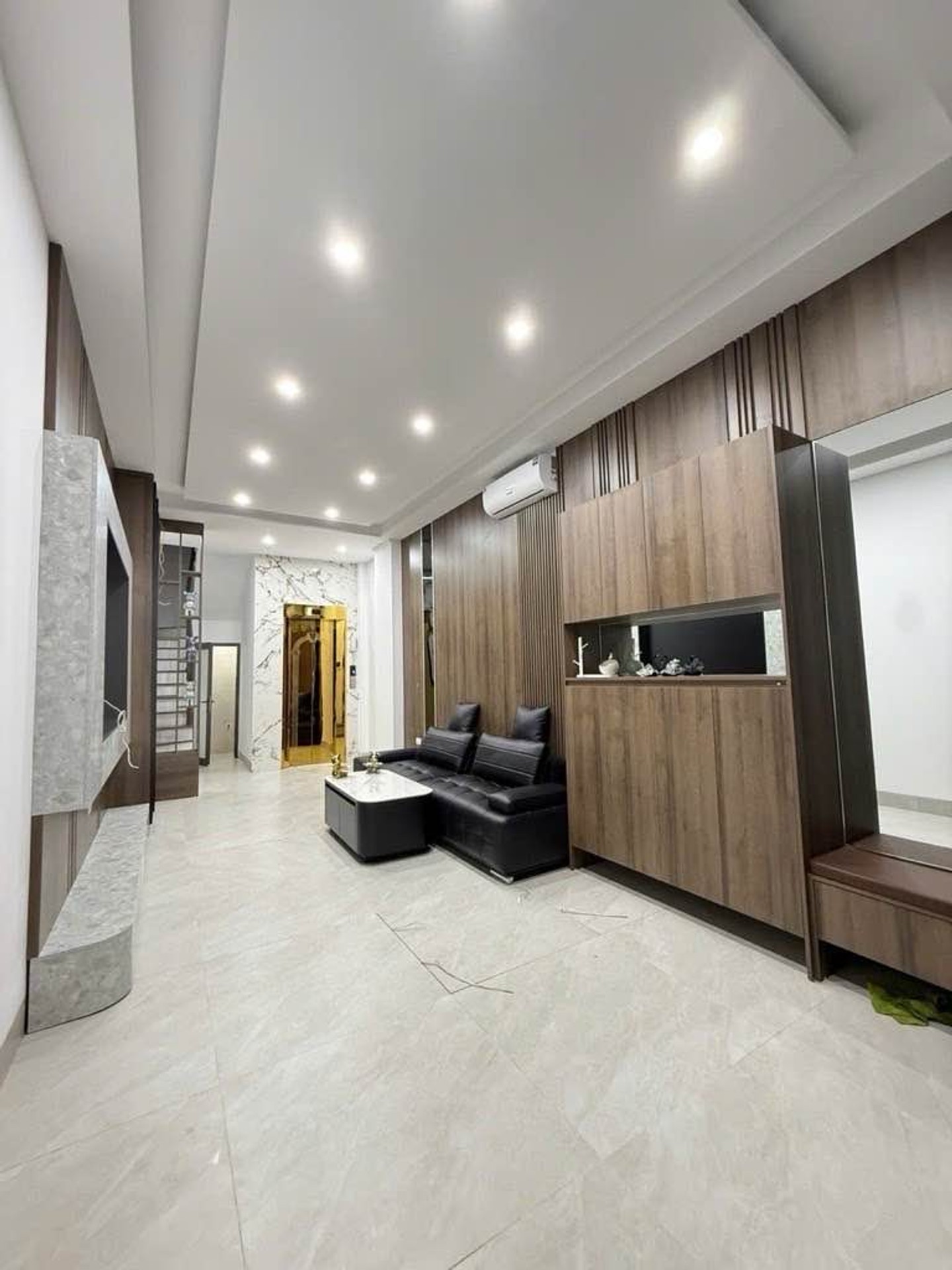 Bán nhà Trần Khát Chân - diện tích 34m2 6 tầng - Ô tô đỗ gần - giá 9,9 tỷ
