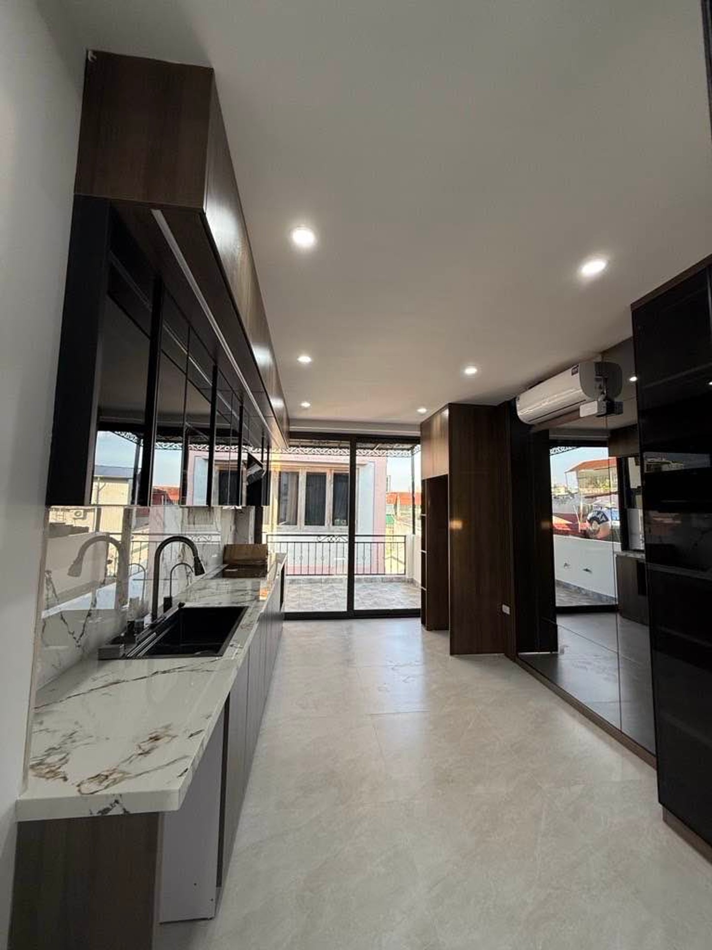 Bán nhà Trần Khát Chân - diện tích 34m2 6 tầng - Ô tô đỗ gần - giá 9,9 tỷ