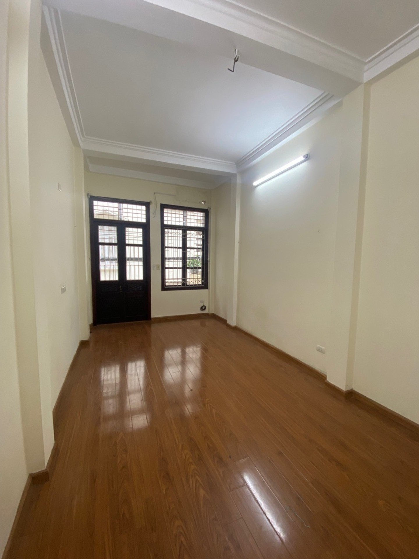 Bán nhà Lạc Trung - diện tích 64m2 3 tầng - Phân lô ô tô chạy vòng quanh - giá 15,9 tỷ