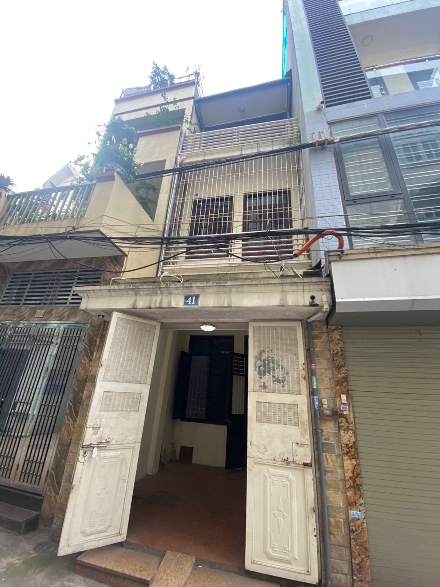 Bán nhà Lạc Trung - diện tích 64m2 3 tầng - Phân lô ô tô chạy vòng quanh - giá 15,9 tỷ