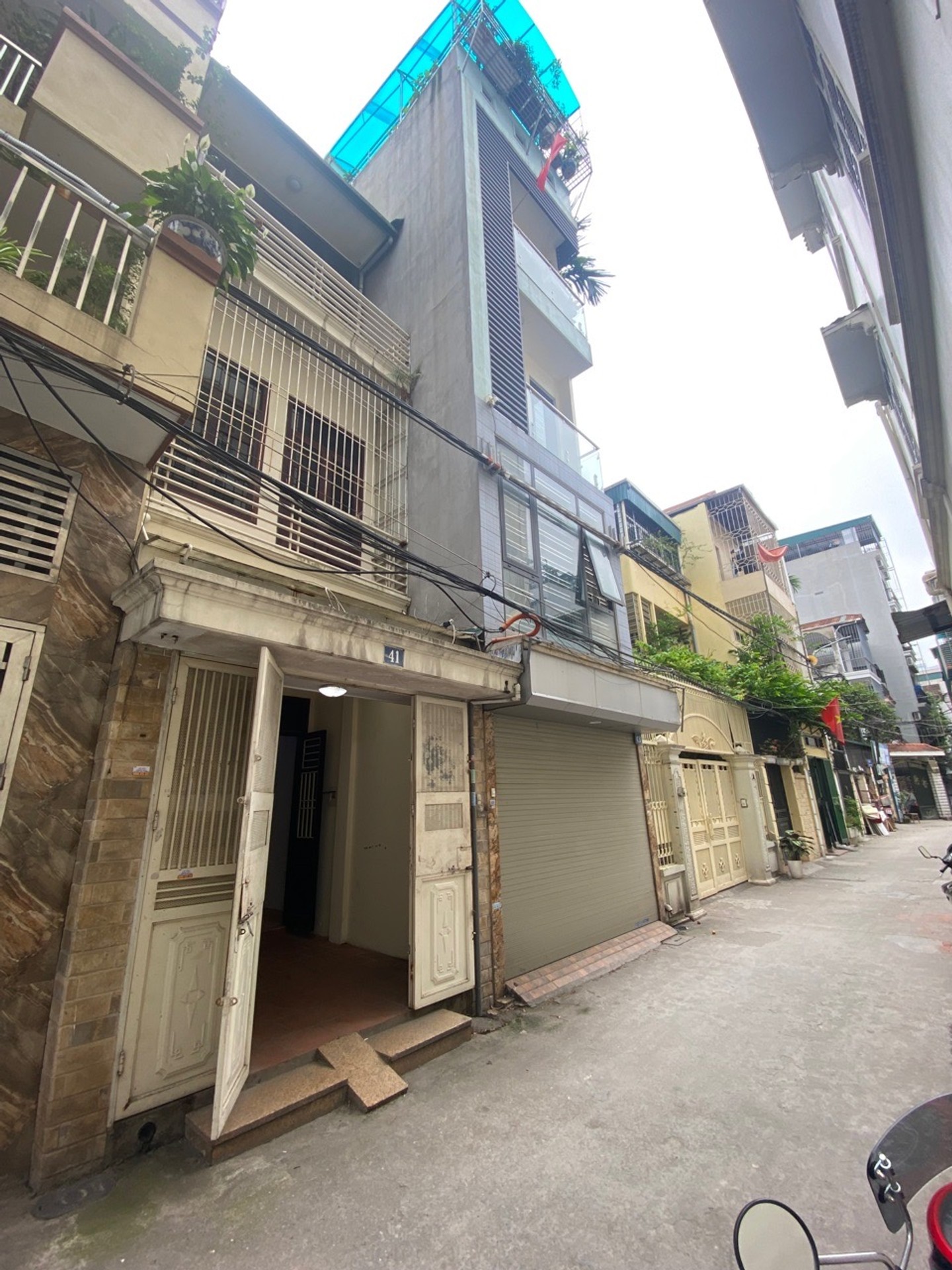 Bán nhà Lạc Trung - diện tích 64m2 3 tầng - Phân lô ô tô chạy vòng quanh - giá 15,9 tỷ