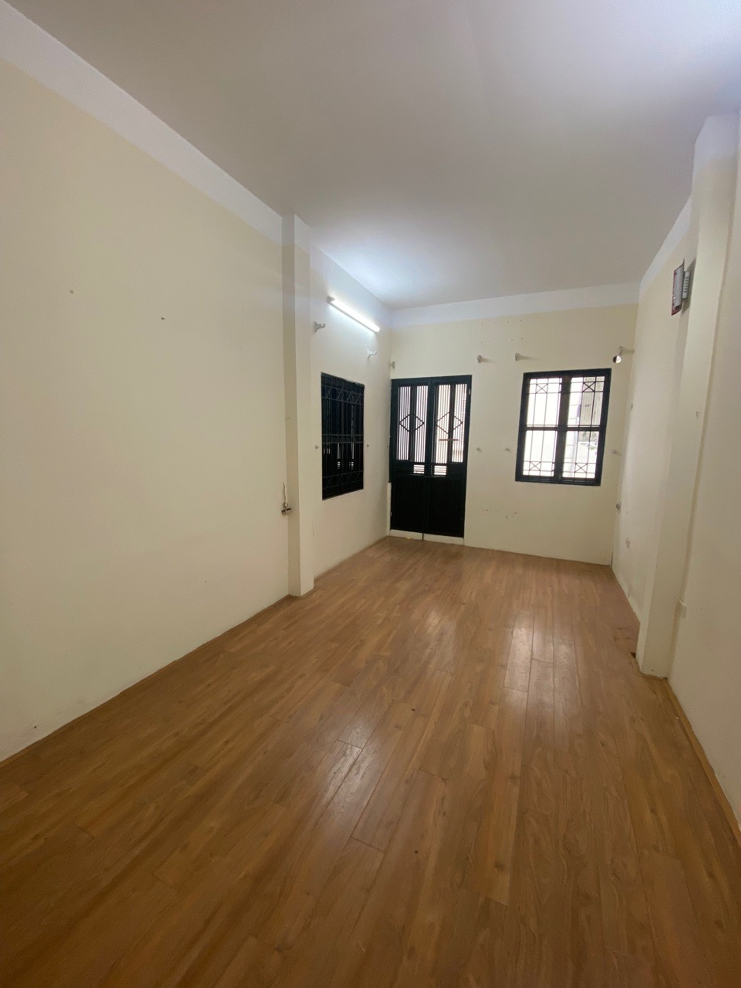 Bán nhà Lạc Trung - diện tích 64m2 3 tầng - Phân lô ô tô chạy vòng quanh - giá 15,9 tỷ