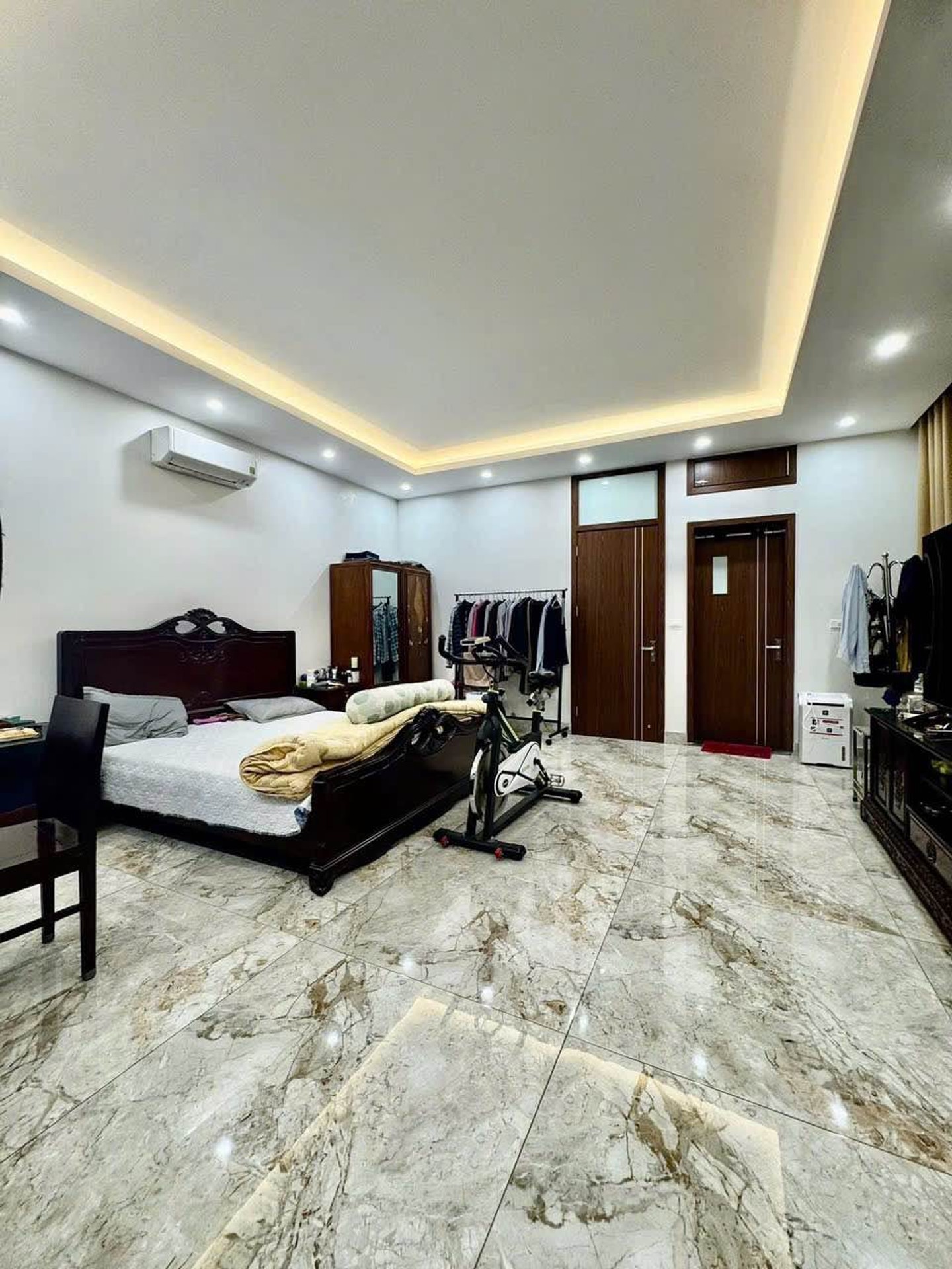 Bán nhà Định Công - diện tích 83.2m2 5 tầng - Lô góc 2 mặt thoáng - giá 40 tỷ