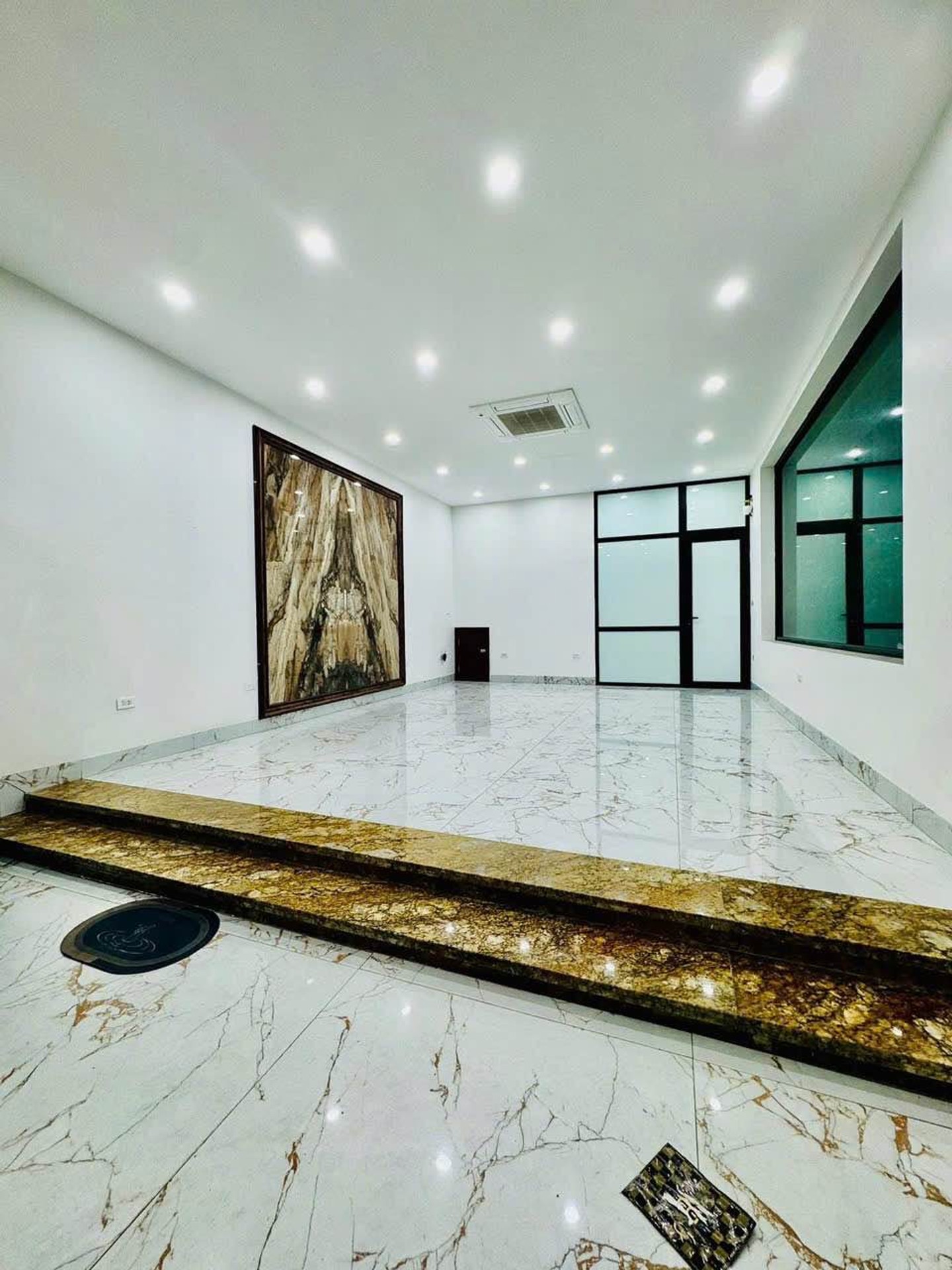 Bán nhà Định Công - diện tích 83.2m2 5 tầng - Lô góc 2 mặt thoáng - giá 40 tỷ