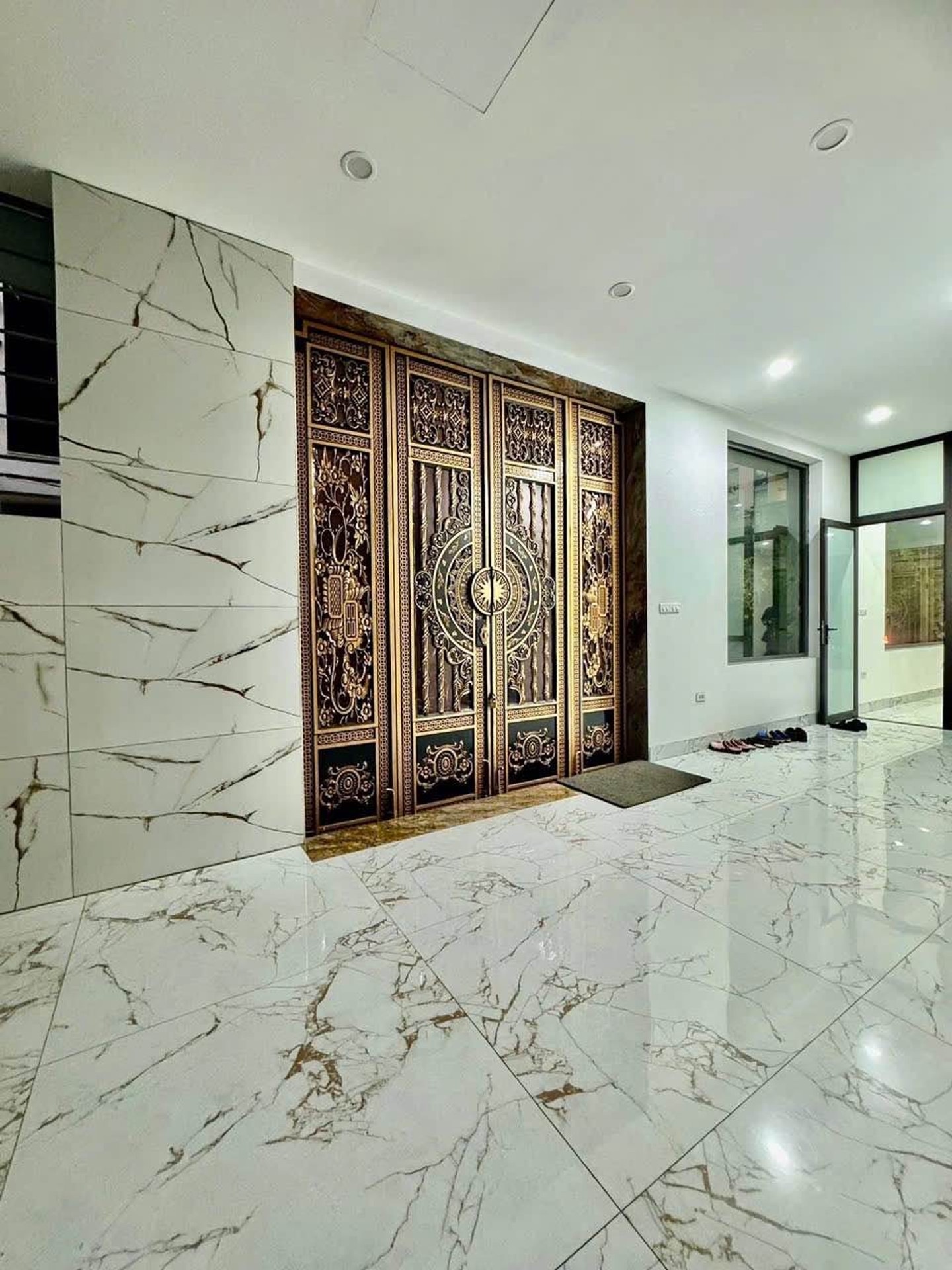 Bán nhà Định Công - diện tích 83.2m2 5 tầng - Lô góc 2 mặt thoáng - giá 40 tỷ