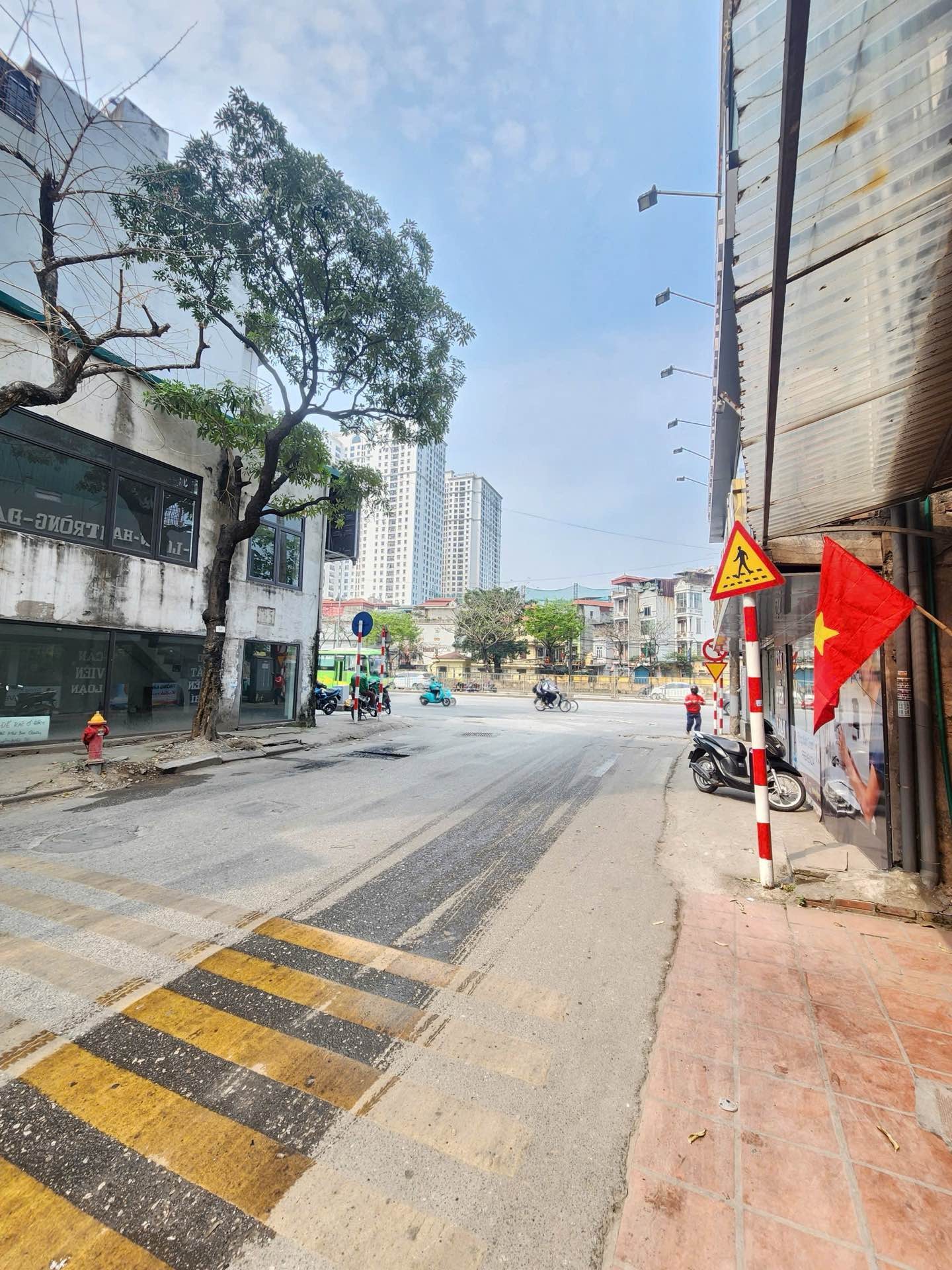 Bán nhà Thịnh Liệt - diện tích 40m2 3 tầng - Đất tặng nhà - giá 8,2 tỷ