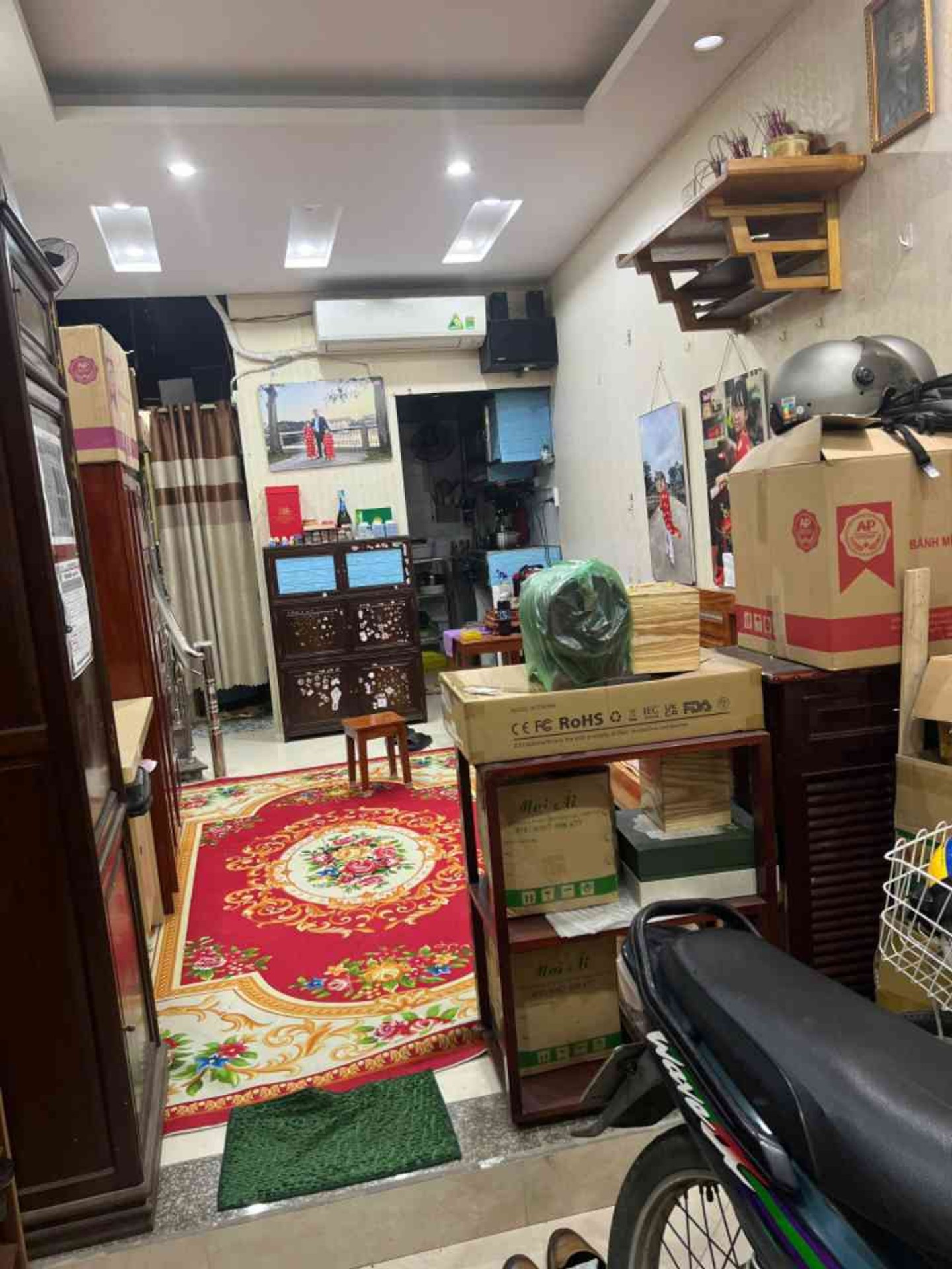 Bán nhà Nguyễn Lương Bằng - diện tích 28m2 3 tầng - Nhà giá rẻ, trung tâm quận Đống Đa - giá 6,2 tỷ