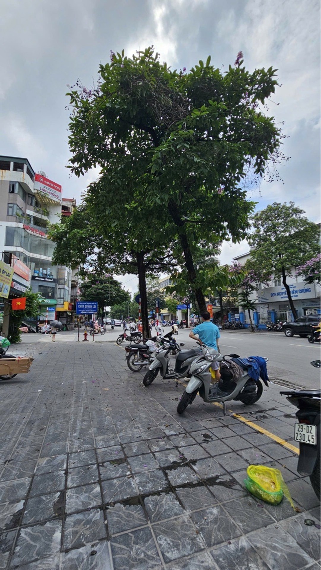 Bán nhà Thanh Nhàn - diện tích 24m2 2 tầng - Nhà mặt phố - giá 11,5 tỷ