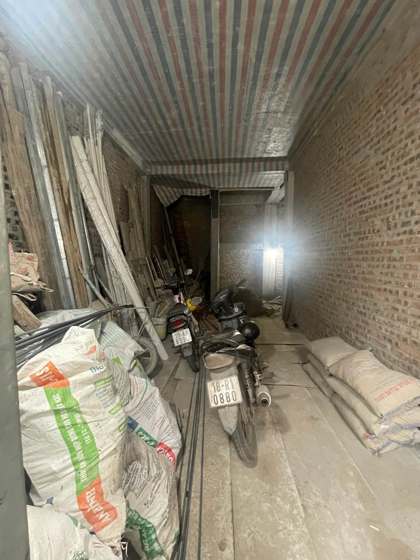 Bán nhà Hồng Mai - diện tích 29m2 7 tầng - Ô TÔ NGỦ TRONG NHÀ - giá Nhỉnh 15 tỷ