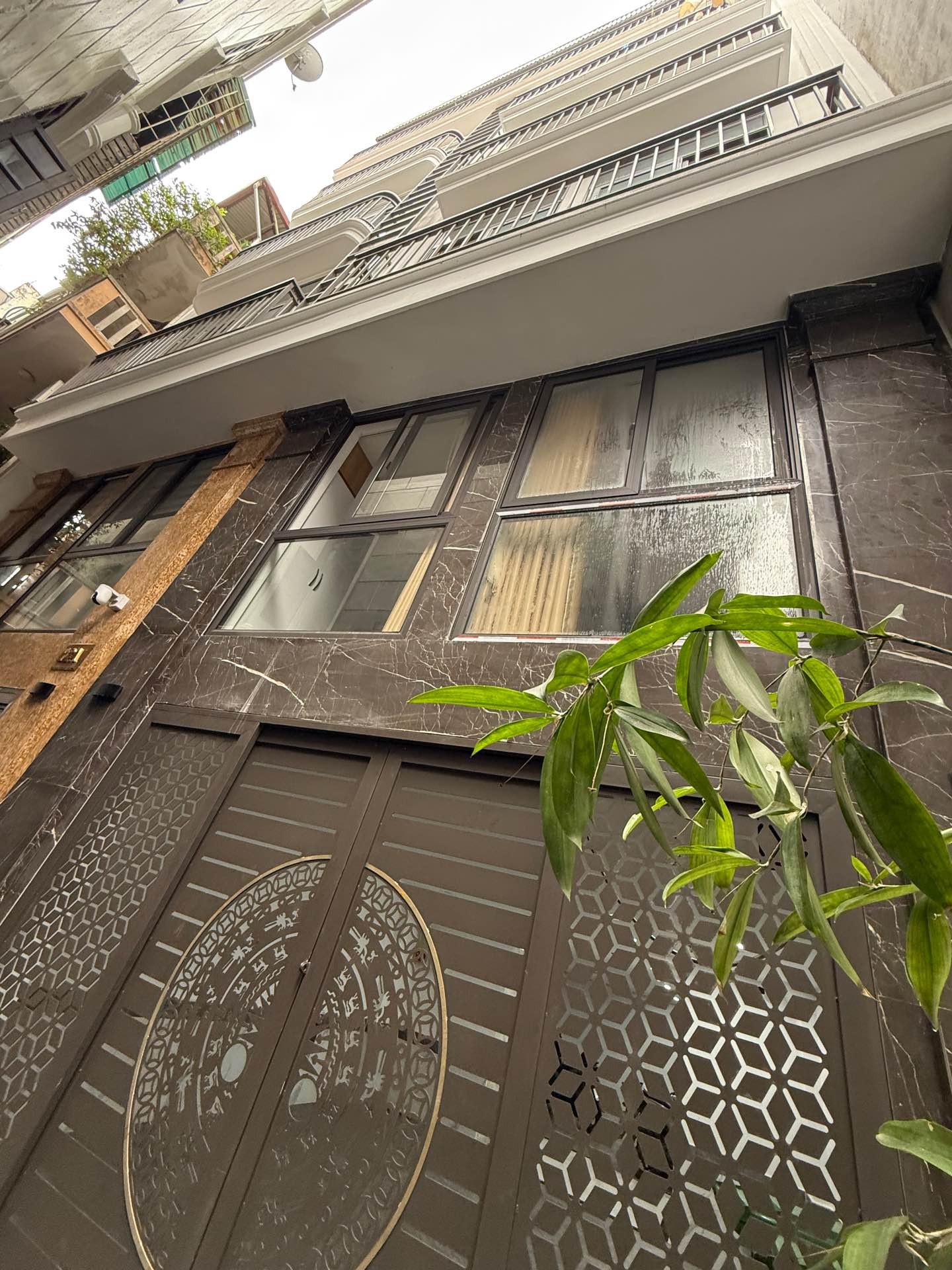 Bán nhà Trần Quý Cáp - diện tích 62m2 8 tầng - Ô tô vào trong nhà - giá 26,5 tỷ