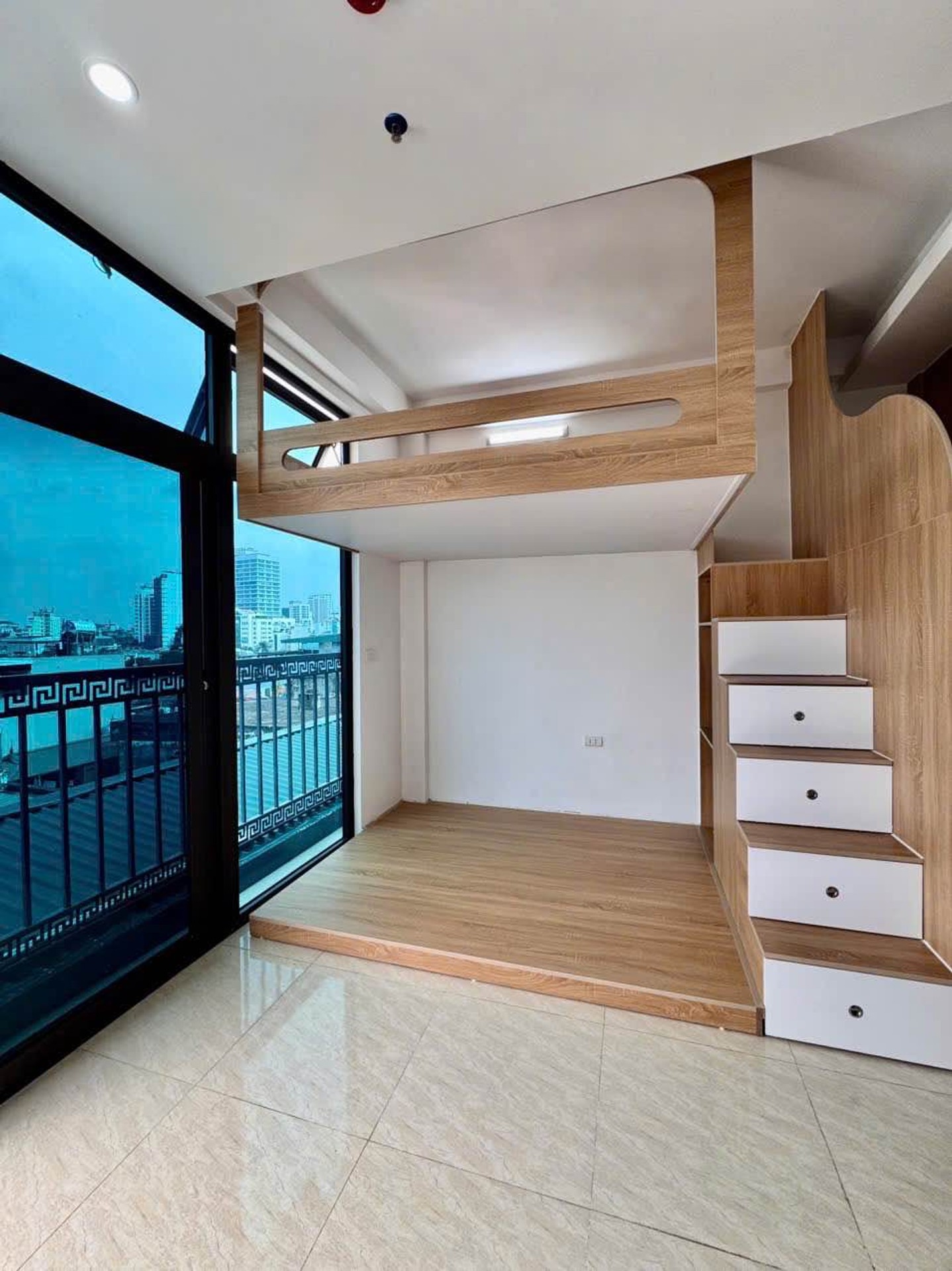 Bán nhà Trần Quý Cáp - diện tích 62m2 8 tầng - Ô tô vào trong nhà - giá 26,5 tỷ