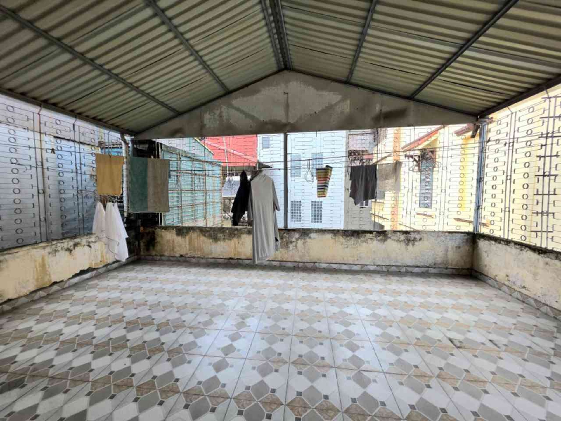Bán nhà Yên Lạc - diện tích 120m2 3 tầng - ô tô vào nhà - giá 30 tỷ