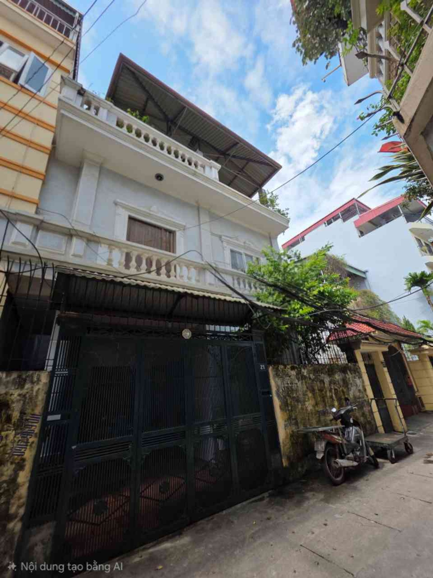 Bán nhà Yên Lạc - diện tích 120m2 3 tầng - ô tô vào nhà - giá 30 tỷ