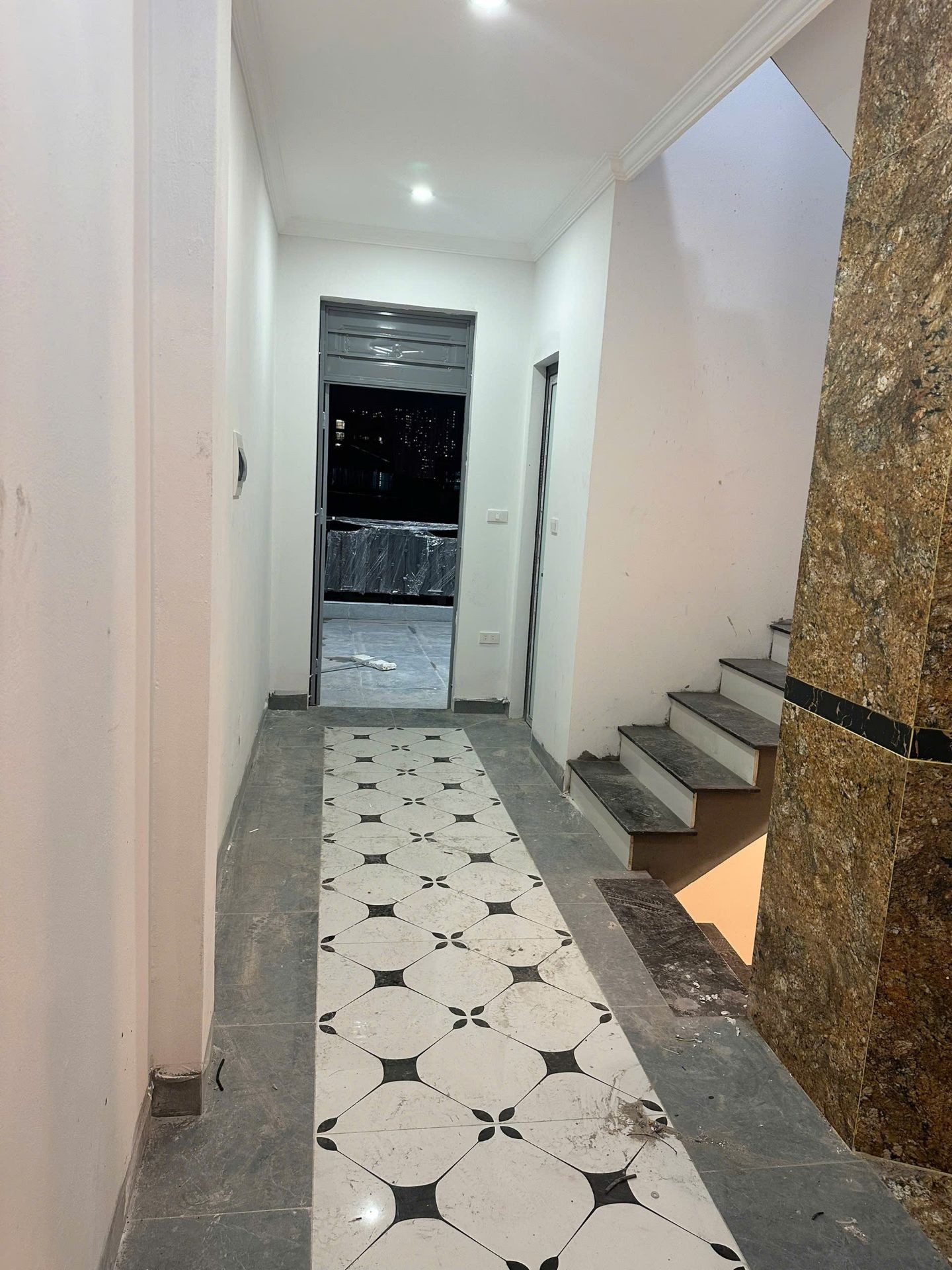 Bán nhà Thịnh Liệt - diện tích 57m2 6 tầng - Gara ô tô - giá 18,8 tỷ