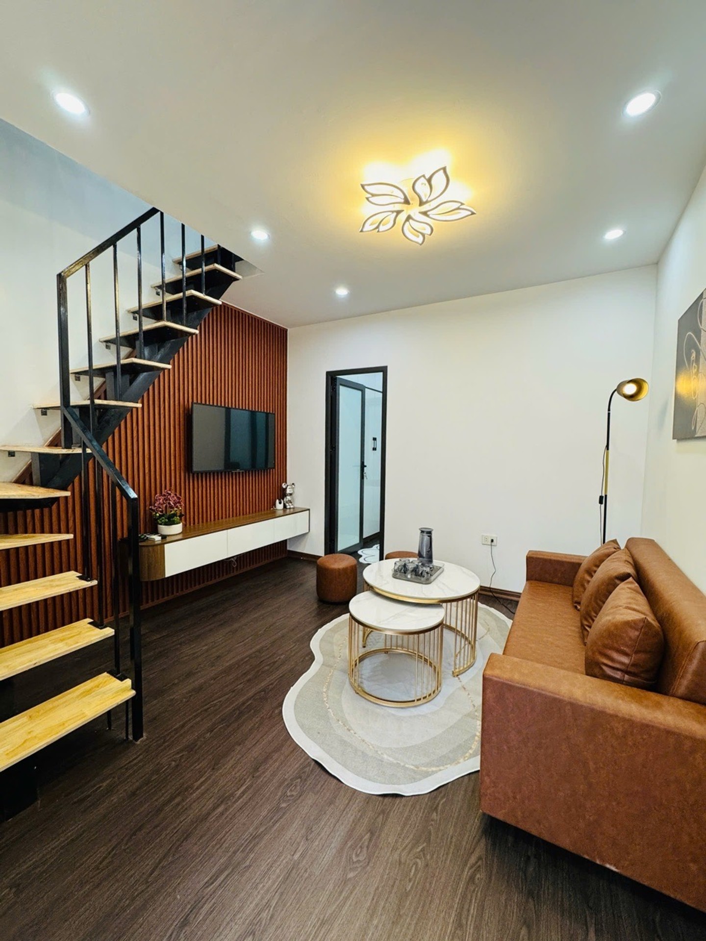 Bán nhà Trương Định - diện tích 80m2 3 tầng - Ô tô đỗ cửa - giá 3,3 tỷ