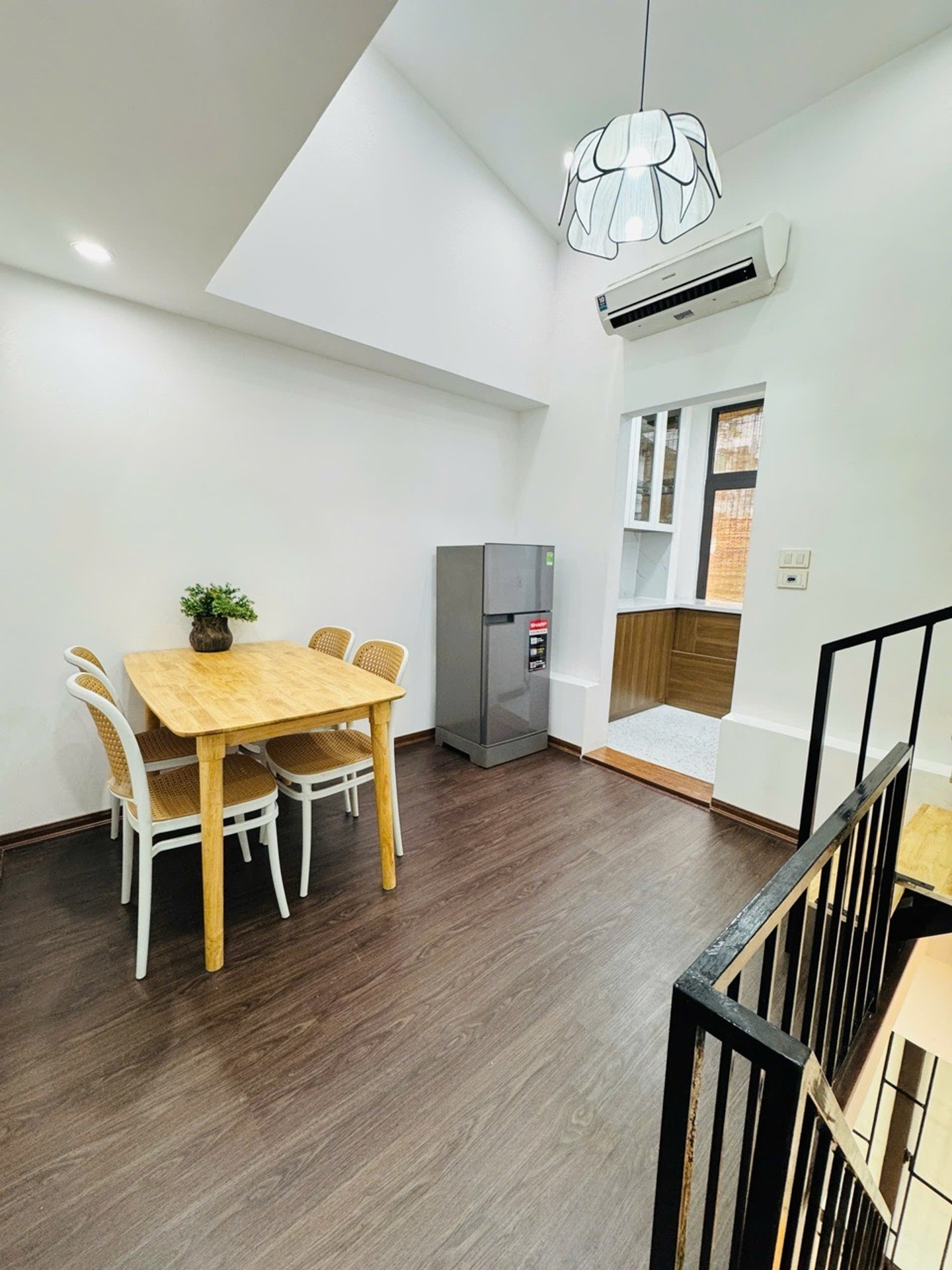 Bán nhà Trương Định - diện tích 80m2 3 tầng - Ô tô đỗ cửa - giá 3,3 tỷ
