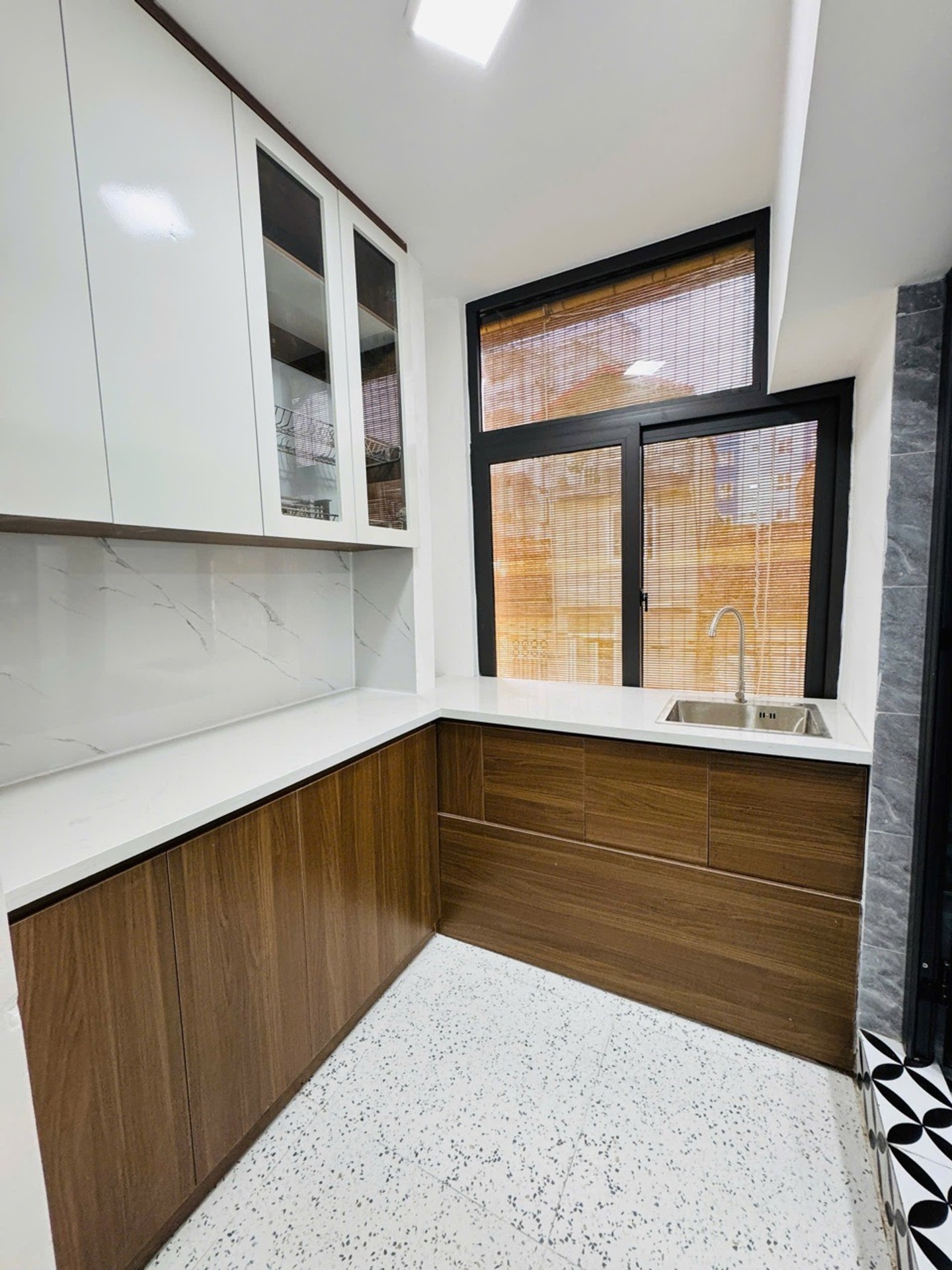 Bán nhà Trương Định - diện tích 80m2 3 tầng - Ô tô đỗ cửa - giá 3,3 tỷ