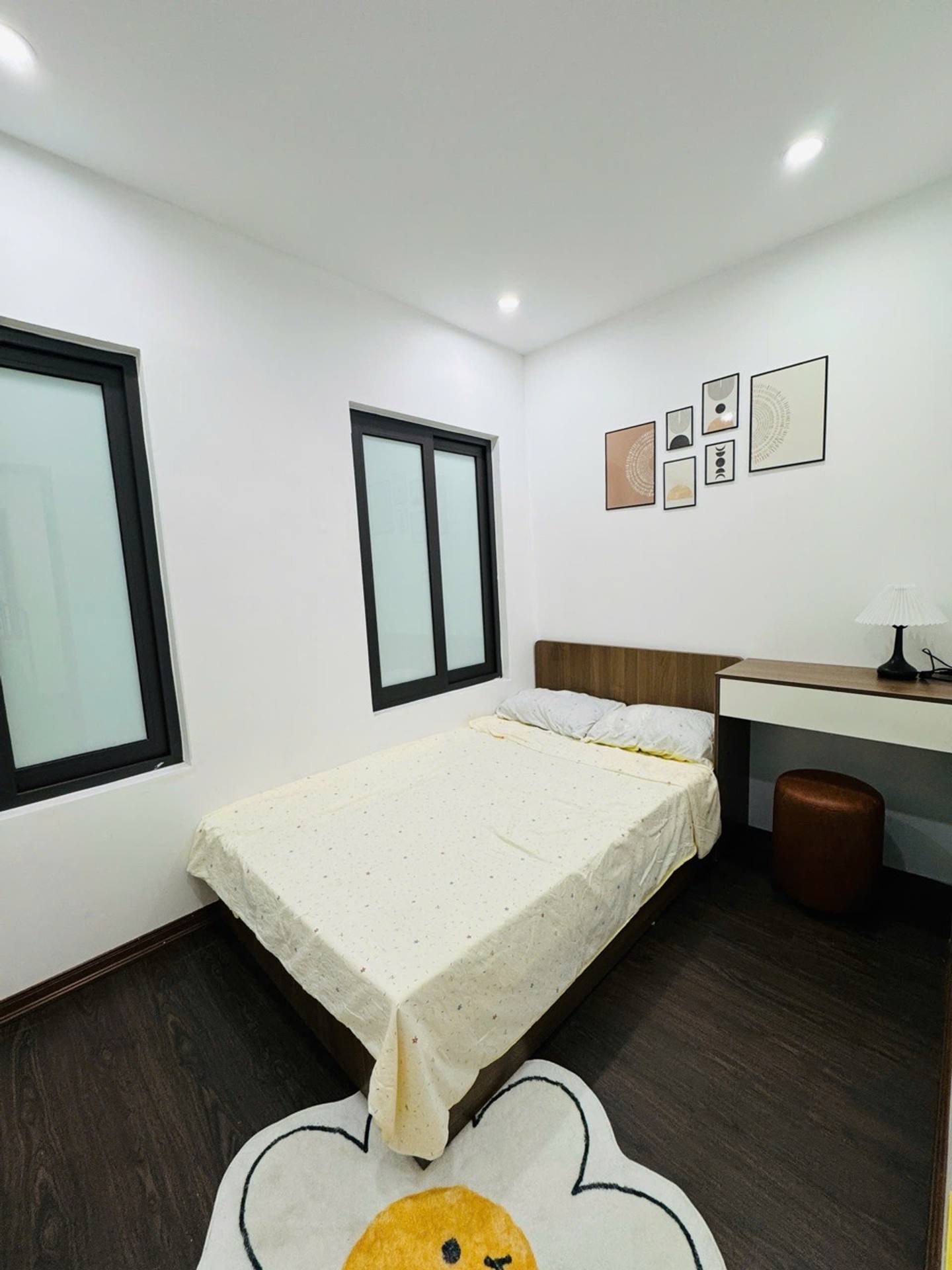 Bán nhà Trương Định - diện tích 80m2 3 tầng - Ô tô đỗ cửa - giá 3,3 tỷ