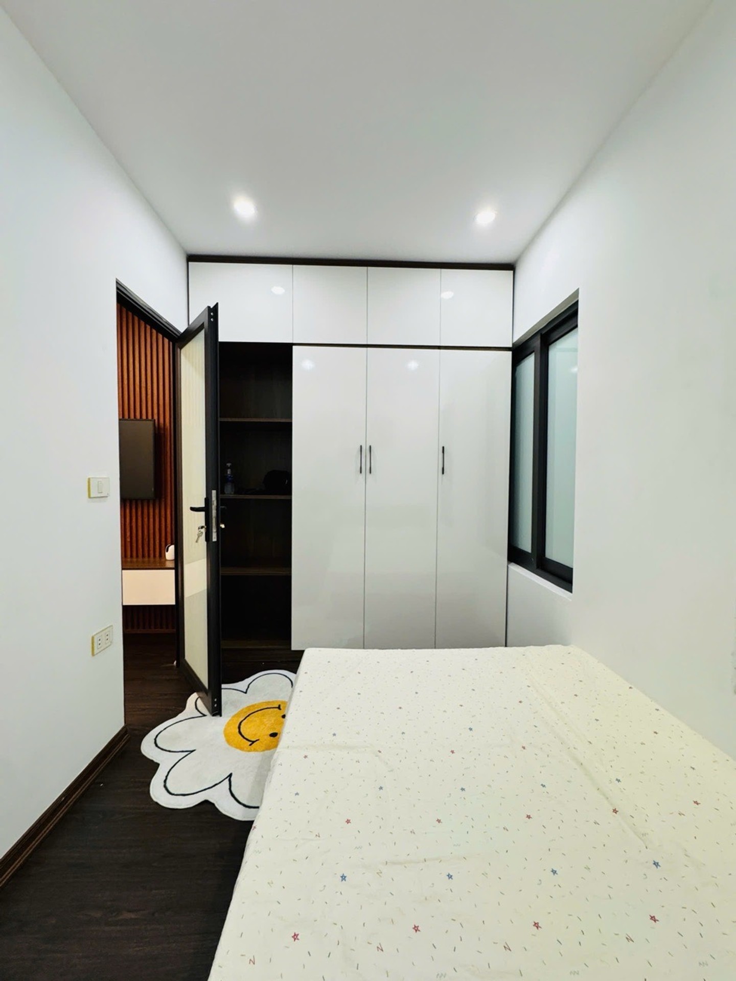 Bán nhà Trương Định - diện tích 80m2 3 tầng - Ô tô đỗ cửa - giá 3,3 tỷ