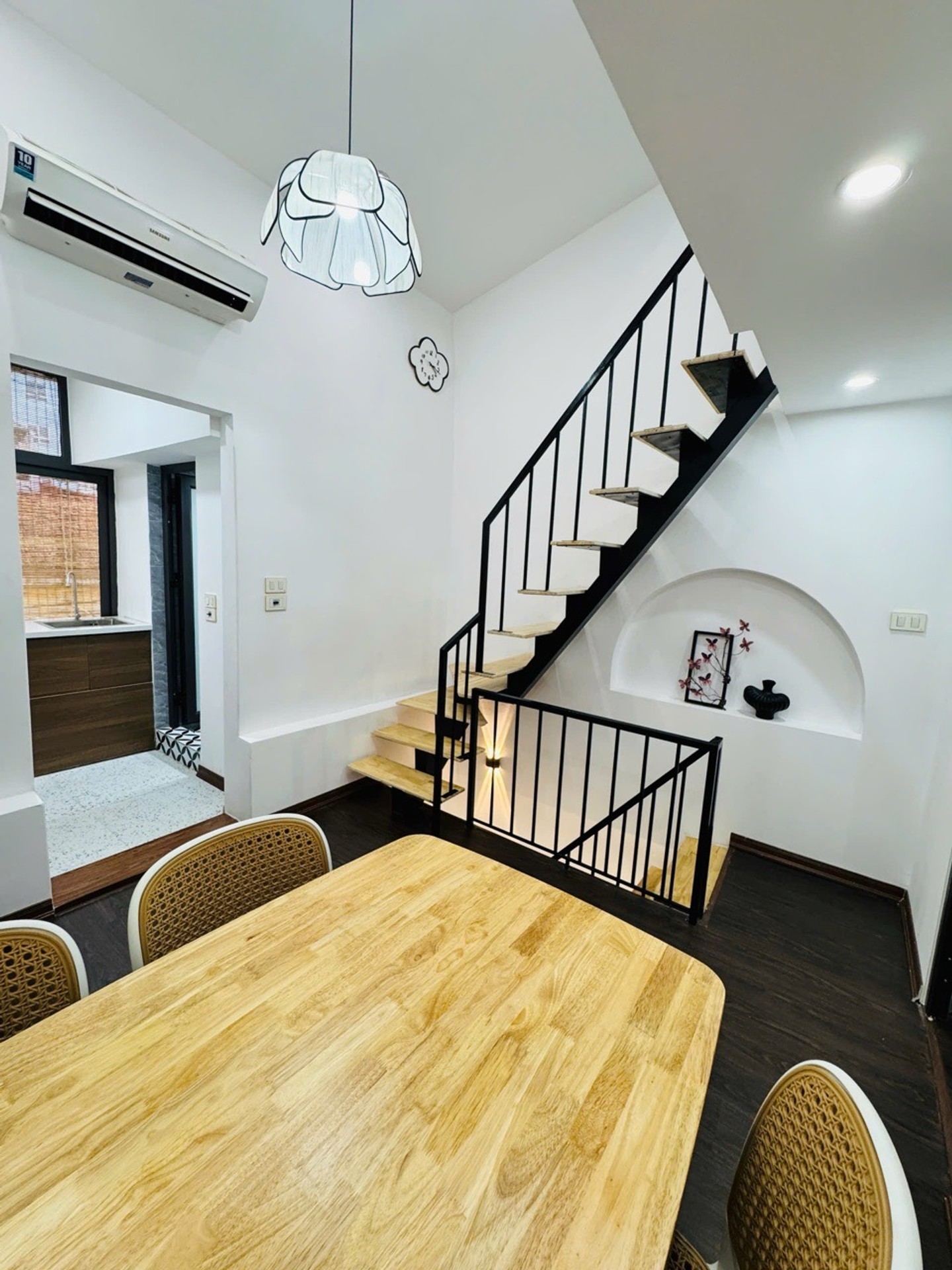 Bán nhà Trương Định - diện tích 80m2 3 tầng - Ô tô đỗ cửa - giá 3,3 tỷ