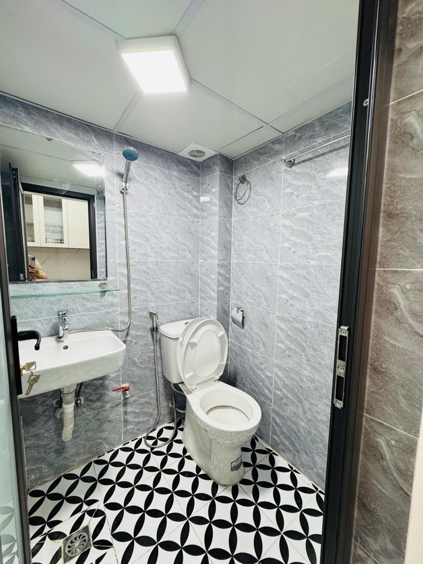 Bán nhà Trương Định - diện tích 80m2 3 tầng - Ô tô đỗ cửa - giá 3,3 tỷ