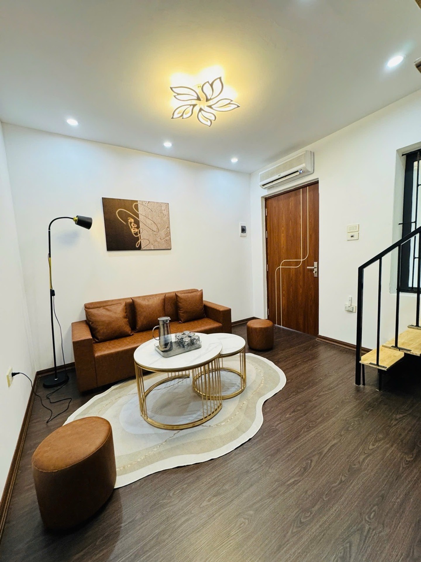Bán nhà Trương Định - diện tích 80m2 3 tầng - Ô tô đỗ cửa - giá 3,3 tỷ