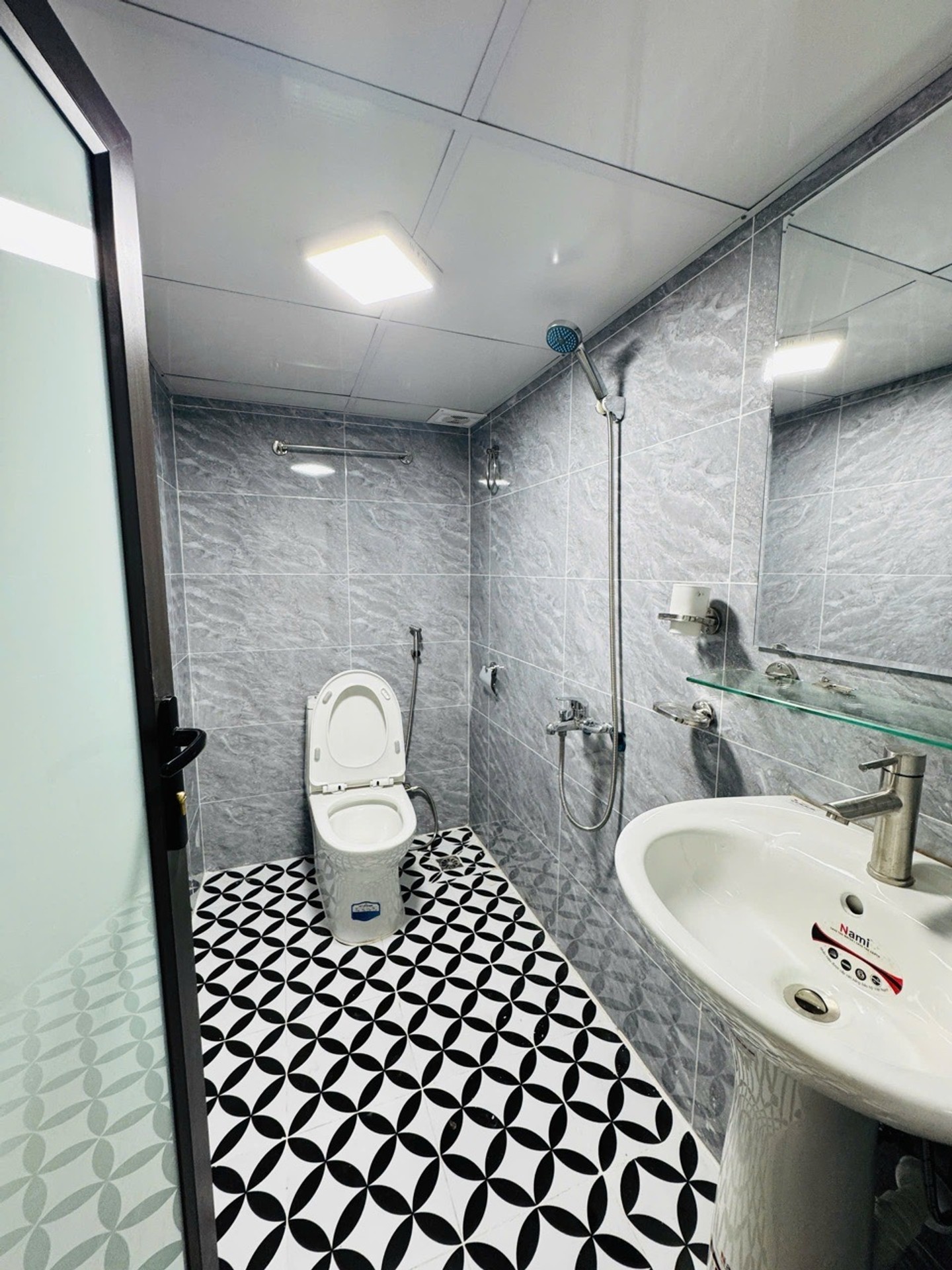 Bán nhà Trương Định - diện tích 80m2 3 tầng - Ô tô đỗ cửa - giá 3,3 tỷ