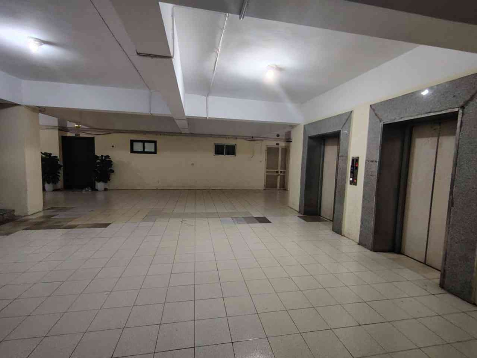 Bán nhà Hoàng Mai - diện tích 53m2 8 tầng - Nhà đẹp 2 ngủ - giá 4,25 tỷ
