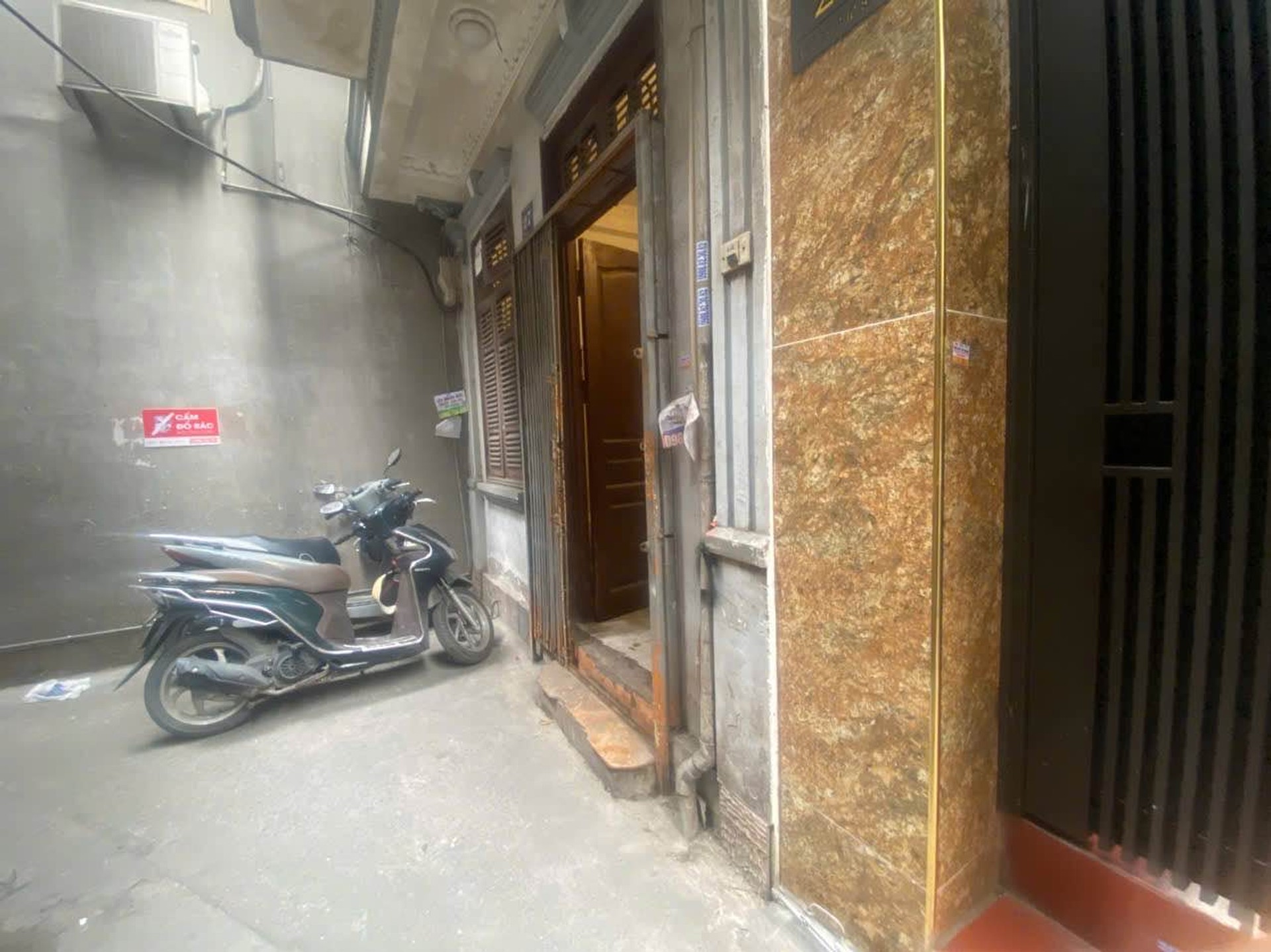 Bán nhà Phố 8/3 - diện tích 15m2 5 tầng - Ngõ thông có thể kd nhỏ - giá 4,85 tỷ