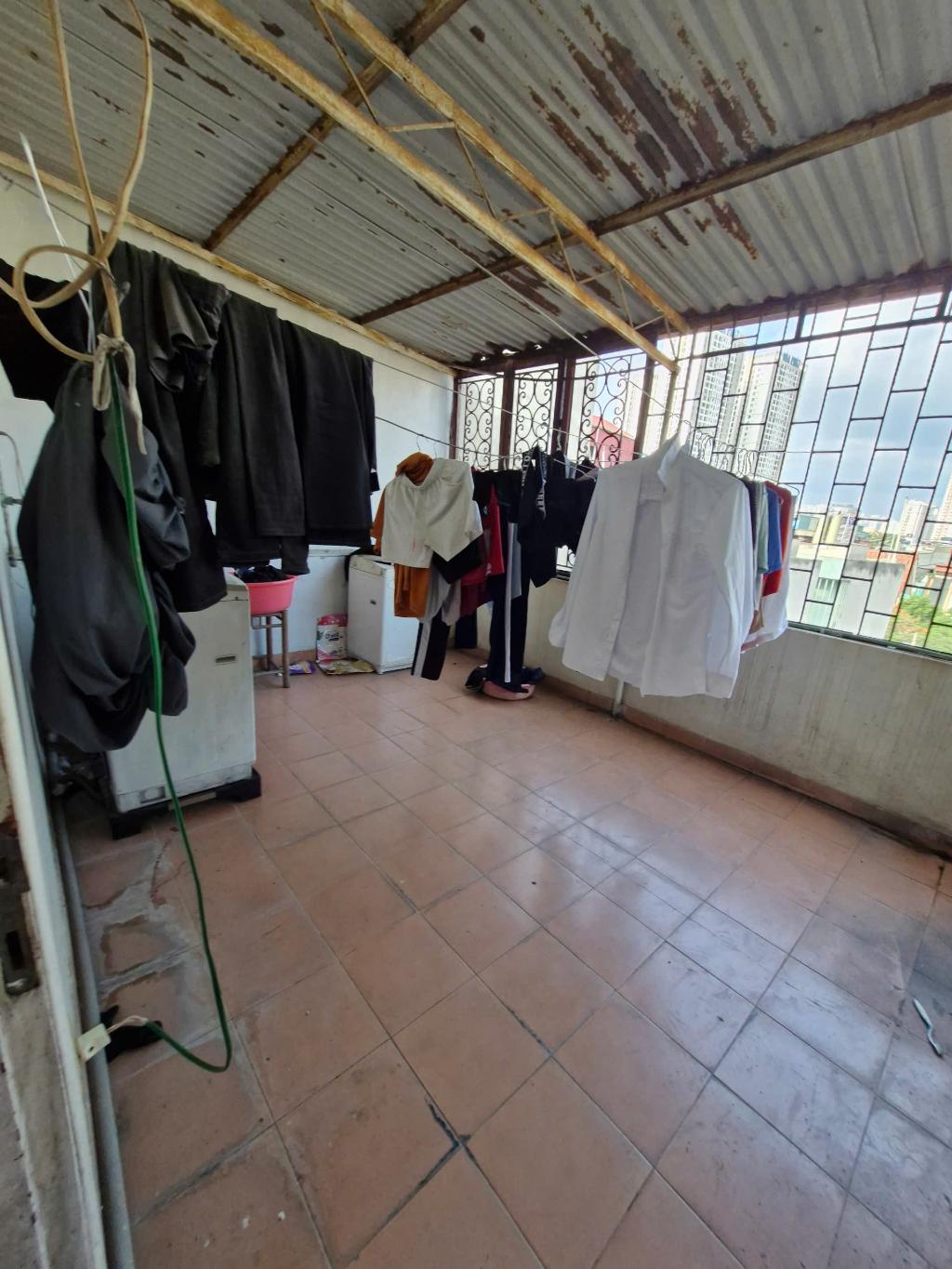 Bán nhà Giáp Bát - diện tích 102m2 5 tầng - Mặt phố - giá 33 tỷ