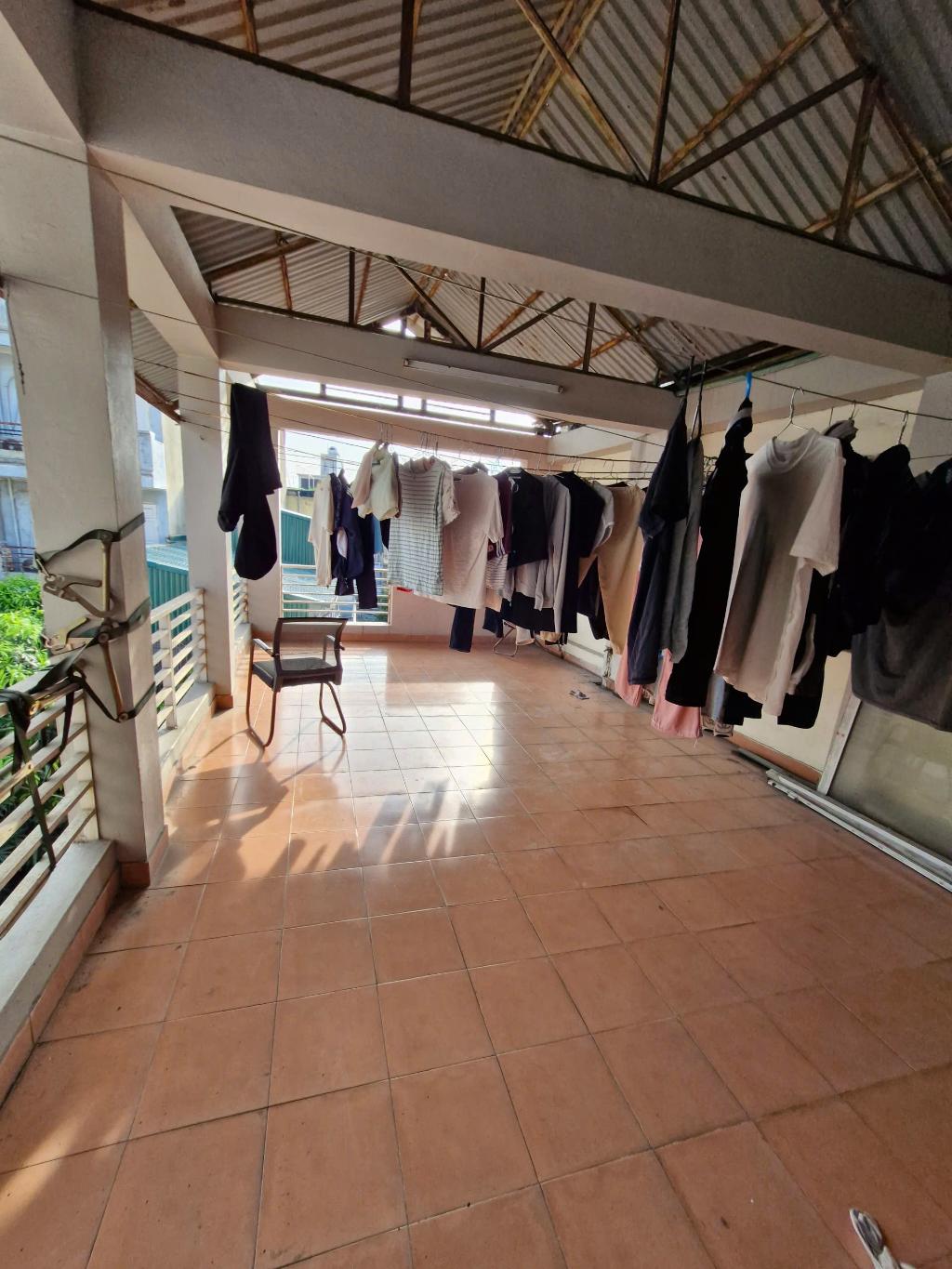 Bán nhà Giáp Bát - diện tích 102m2 5 tầng - Mặt phố - giá 33 tỷ