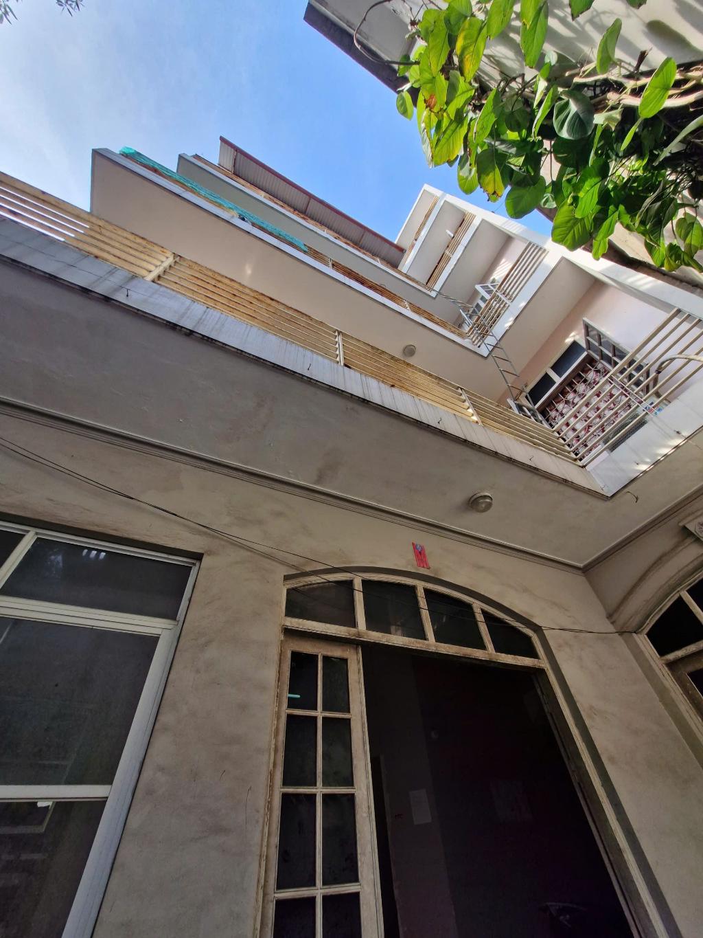 Bán nhà Giáp Bát - diện tích 102m2 5 tầng - Mặt phố - giá 33 tỷ