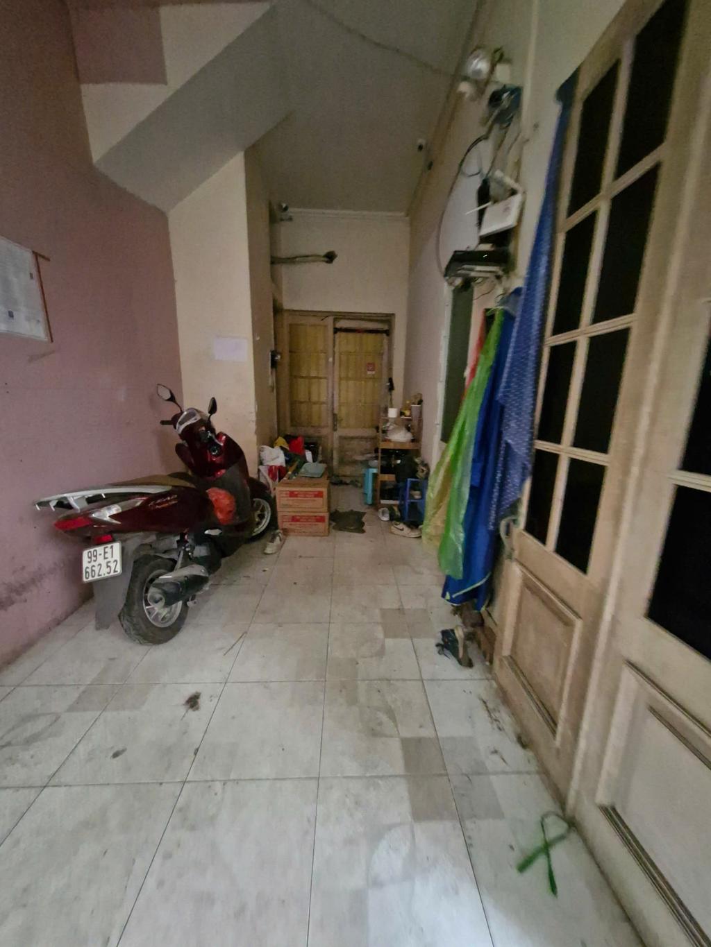 Bán nhà Giáp Bát - diện tích 102m2 5 tầng - Mặt phố - giá 33 tỷ