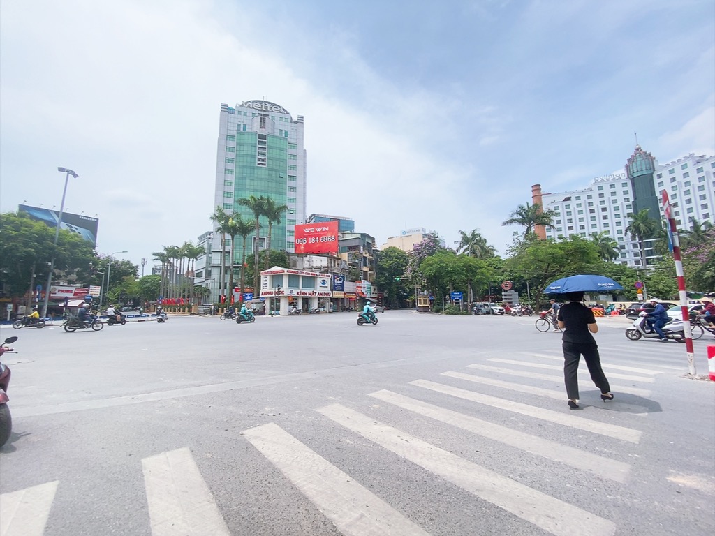 Bán nhà Giảng Võ - diện tích 185m2 3 tầng - Mặt phố - giá 100 tỷ