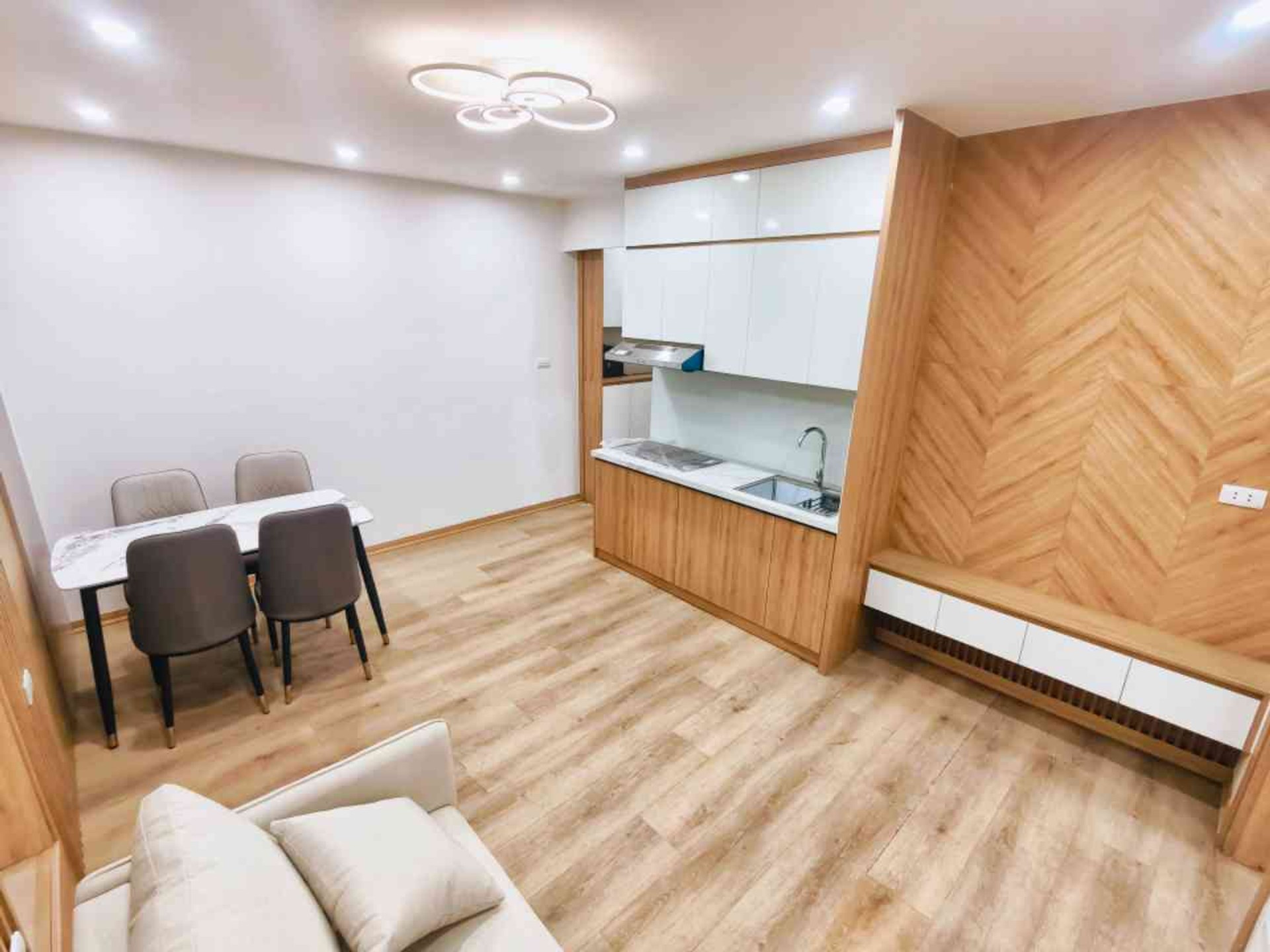 Bán nhà Giải Phóng - diện tích 80m2 1 tầng - Lô góc - giá 3,95 tỷ