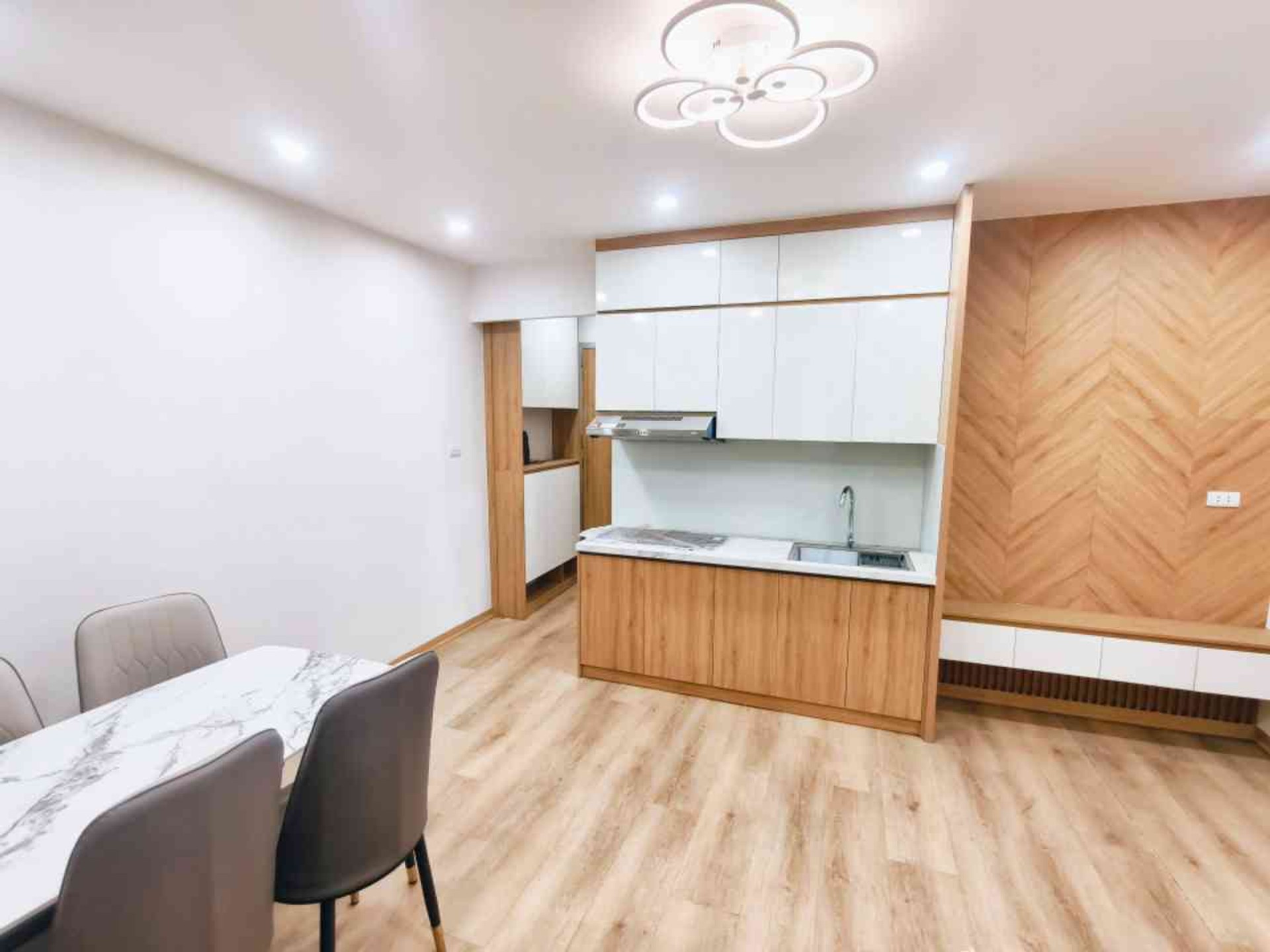 Bán nhà Giải Phóng - diện tích 80m2 1 tầng - Lô góc - giá 3,95 tỷ