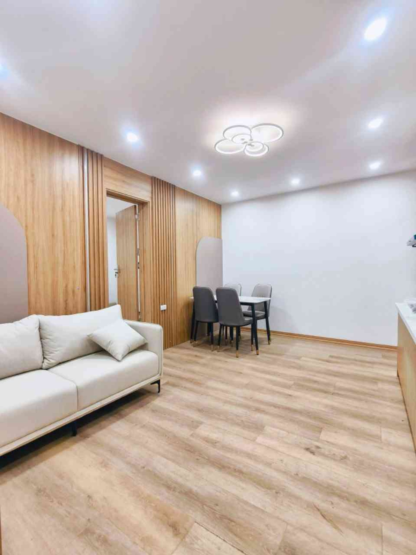 Bán nhà Giải Phóng - diện tích 80m2 1 tầng - Lô góc - giá 3,95 tỷ