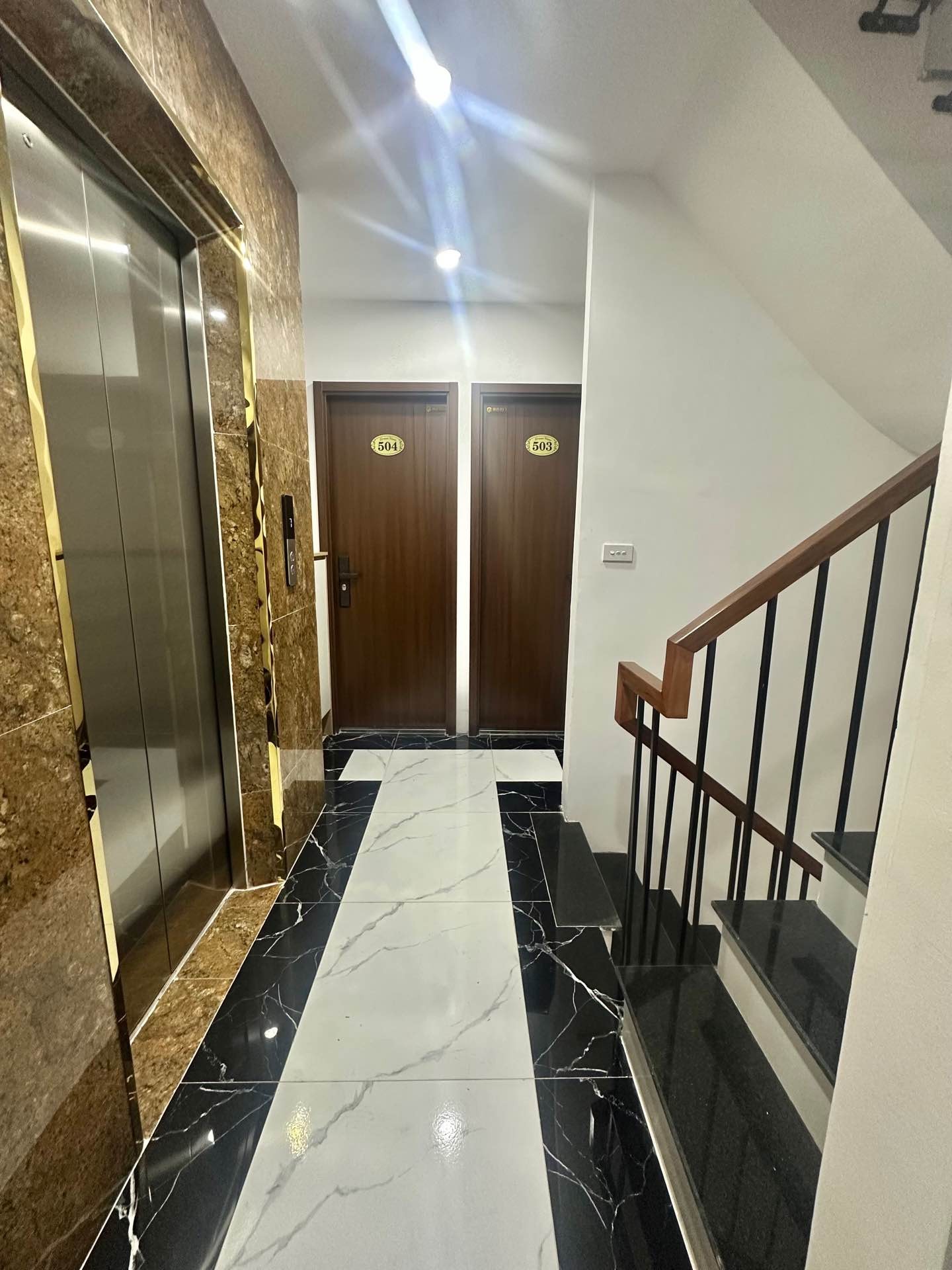 Bán nhà Trương Định - diện tích 90m2 8 tầng - Thang máy - giá 25 tỷ