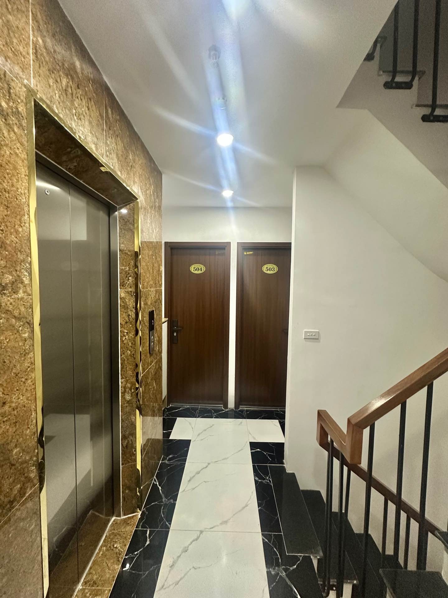 Bán nhà Trương Định - diện tích 90m2 8 tầng - Thang máy - giá 25 tỷ