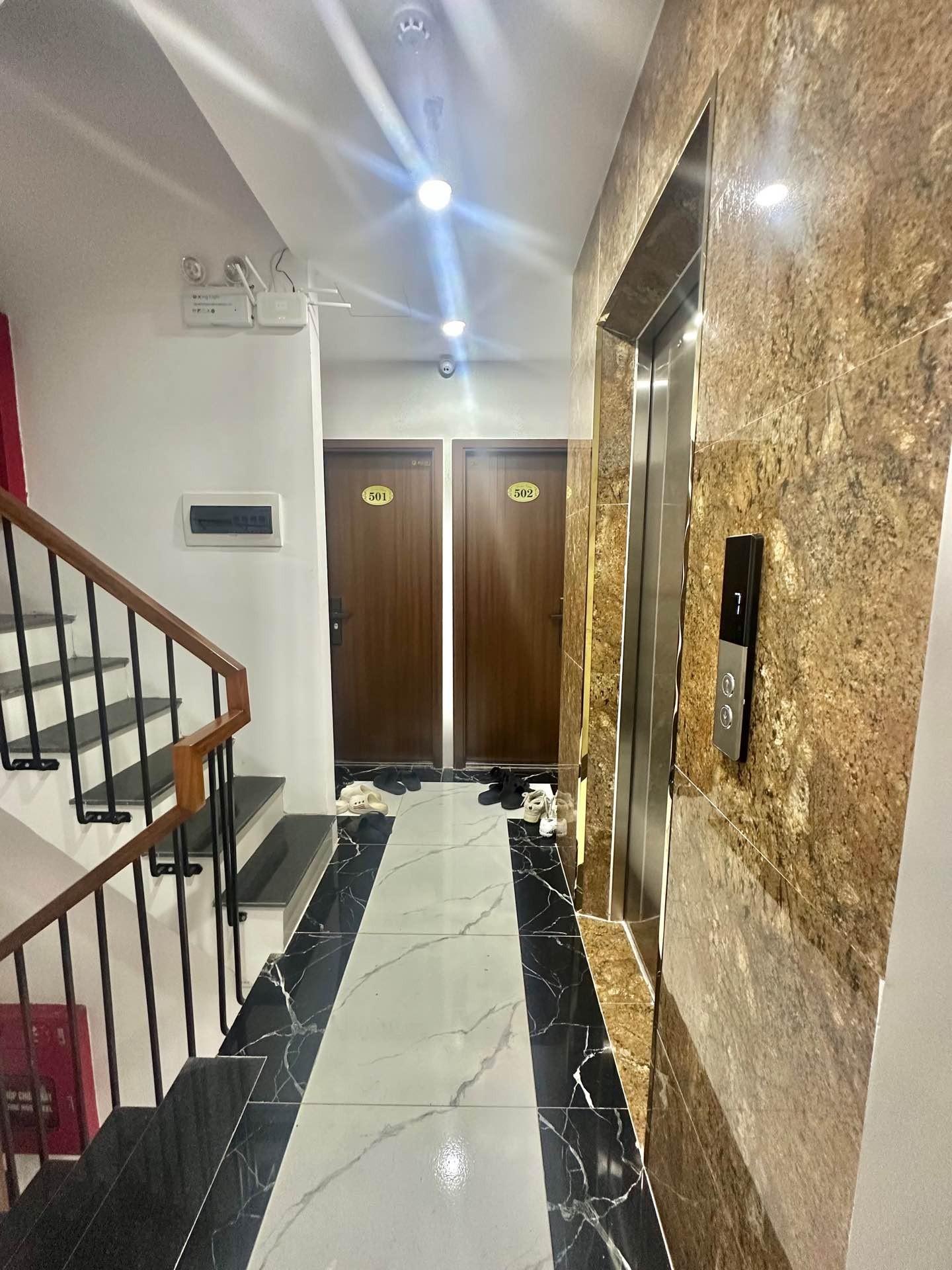 Bán nhà Trương Định - diện tích 90m2 8 tầng - Thang máy - giá 25 tỷ